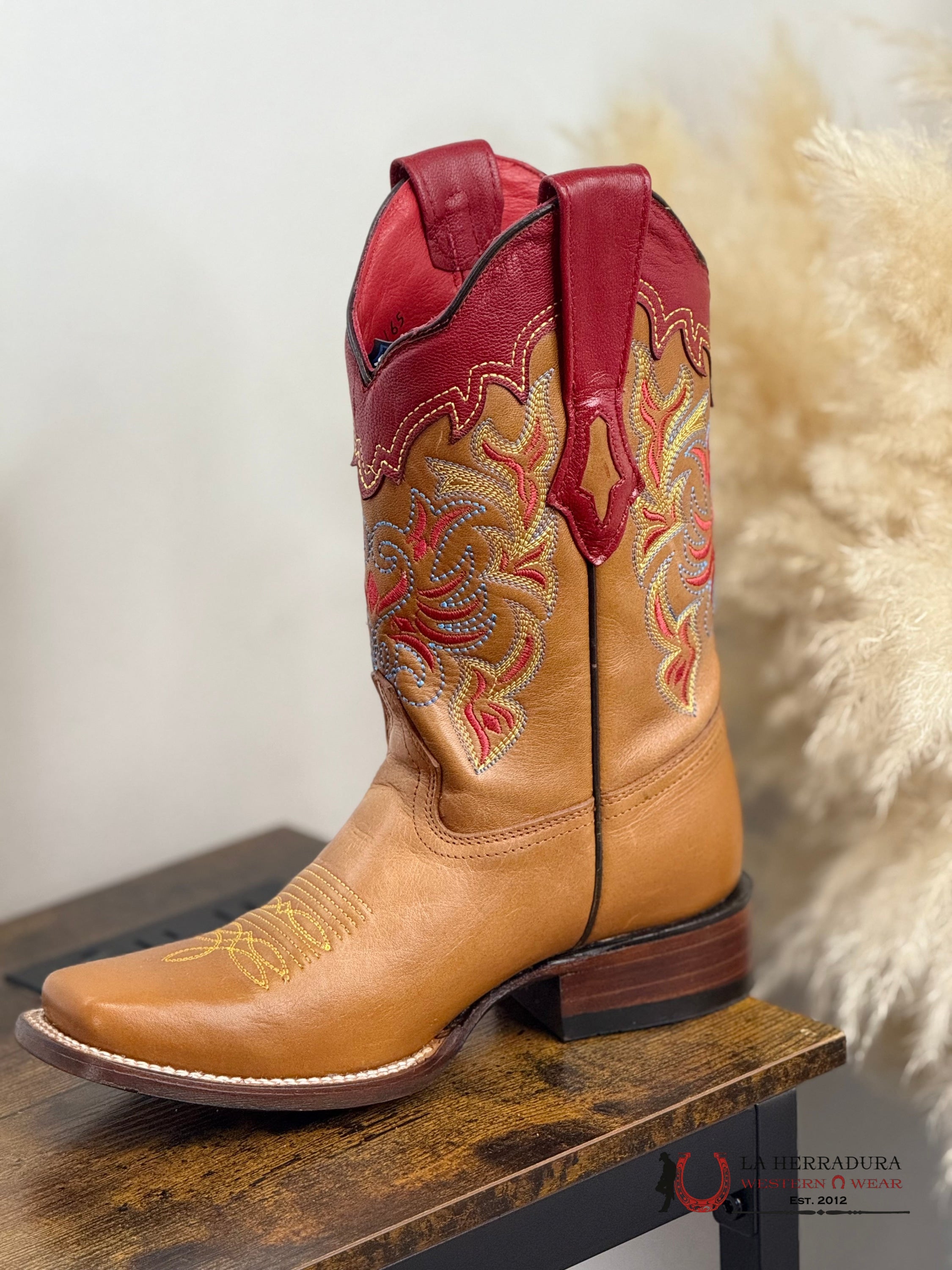 WILD WEST WOMEN BOOTS MIEL NARROW TOE WITH BLUE AND RED STEACHING BOTAS MUJERES