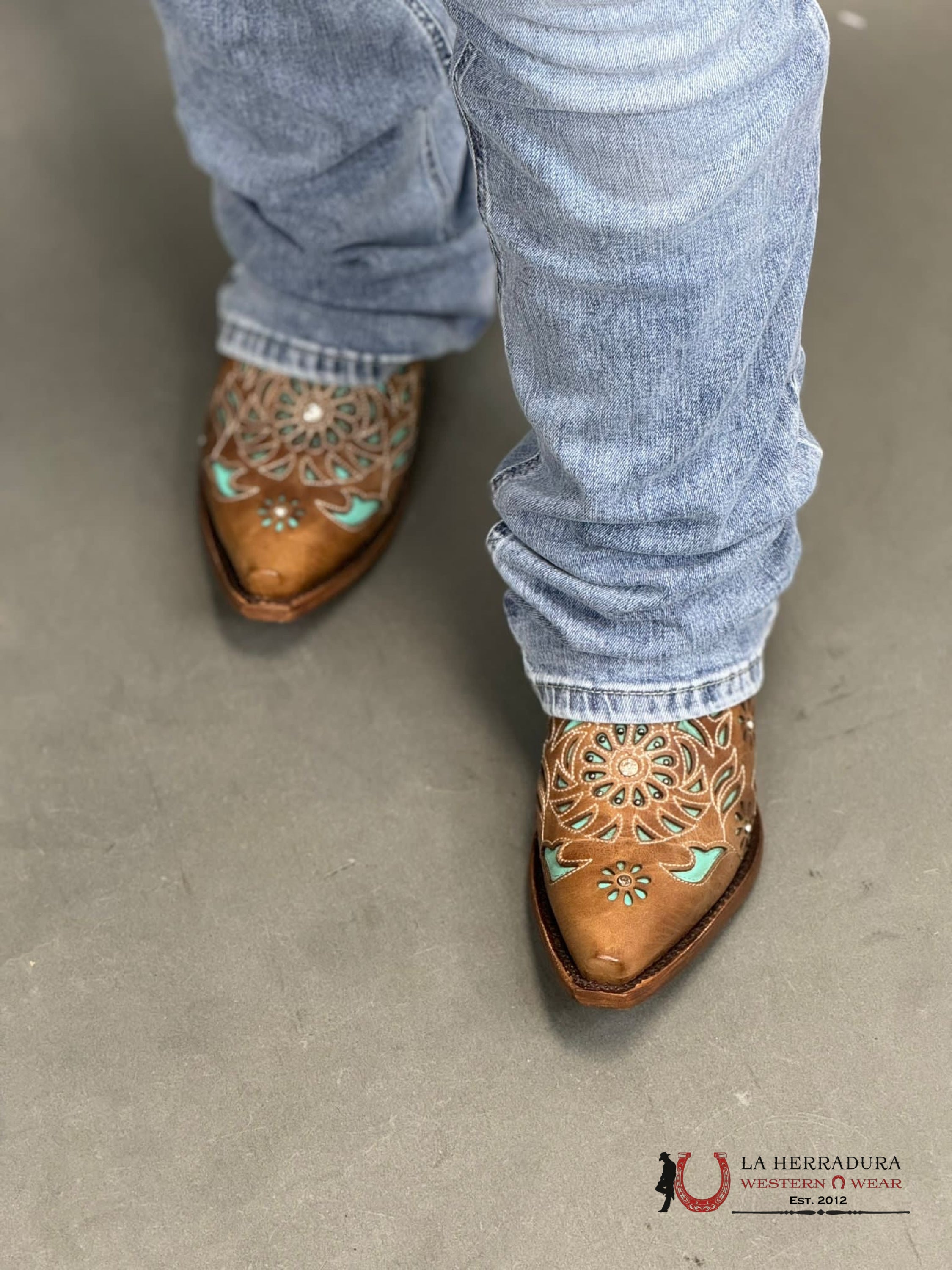 Wildflower Okla Miel Snip Toe Botas Mujeres