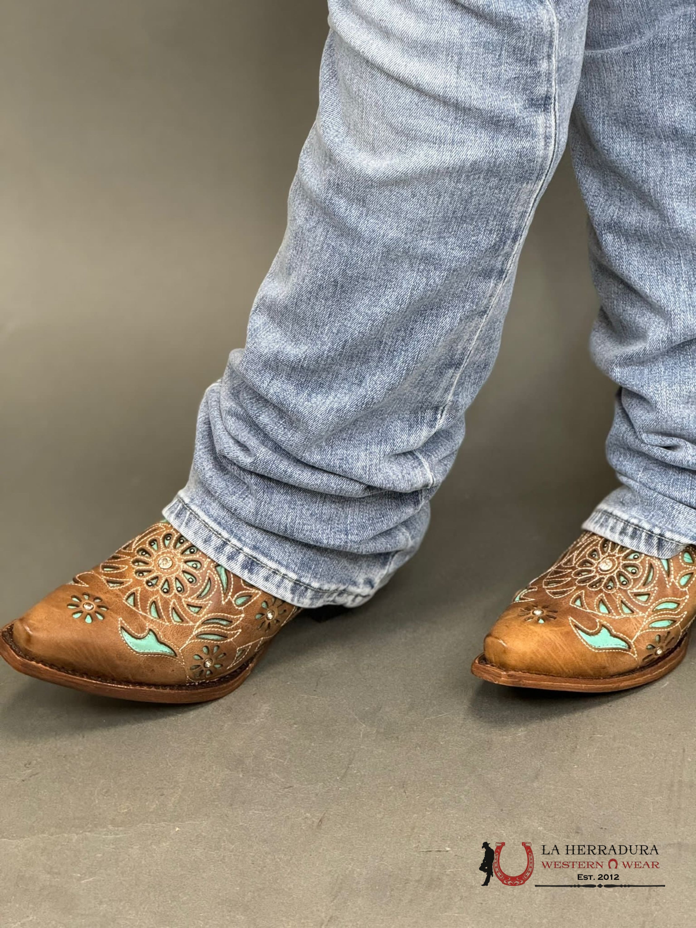 Wildflower Okla Miel Snip Toe Botas Mujeres