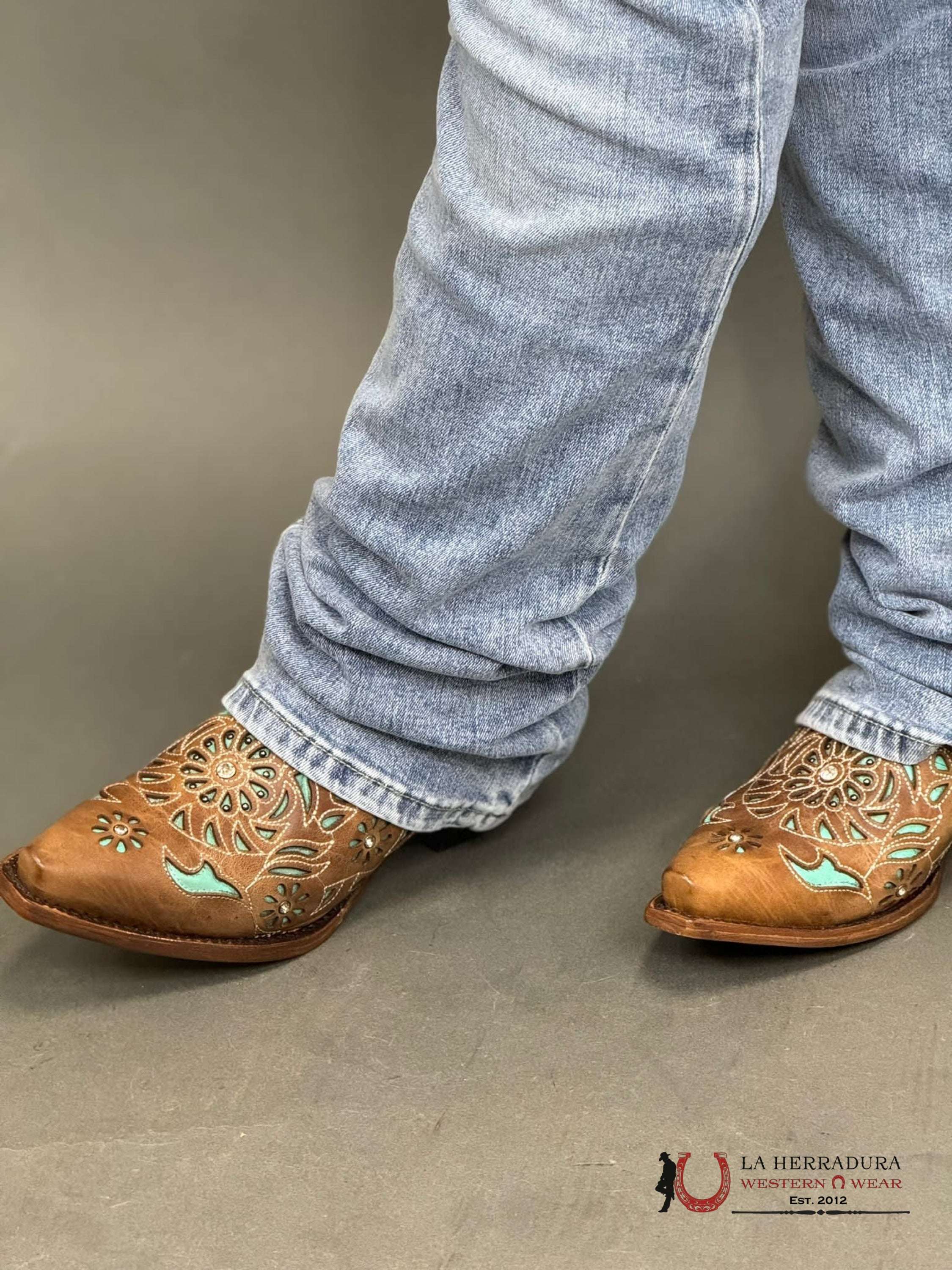 Wildflower Okla Miel Snip Toe Botas Mujeres