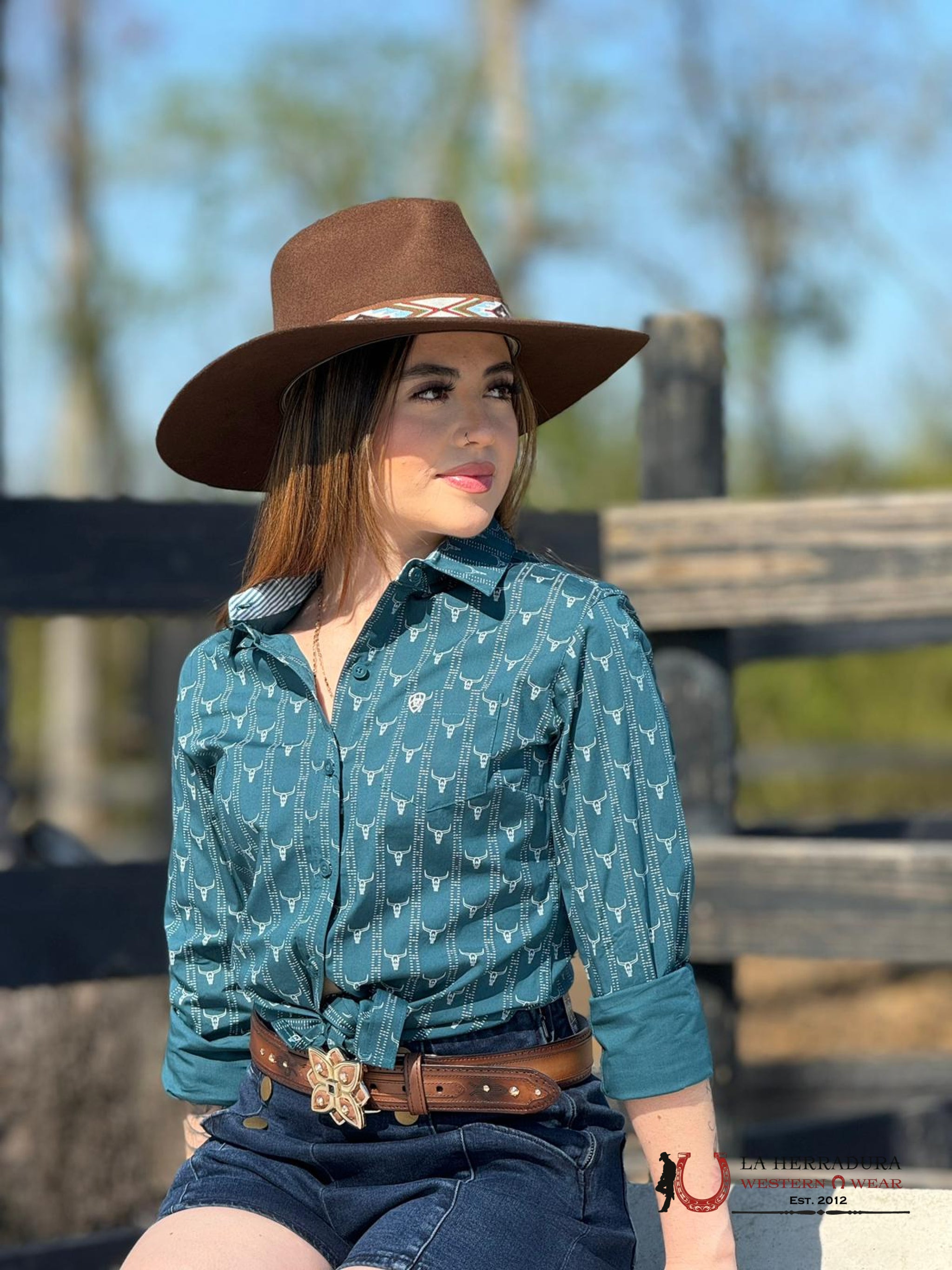 WOMEN ARIAT STEER-HEAD PRINT LONG SLEEVE SHIRAT 10046703