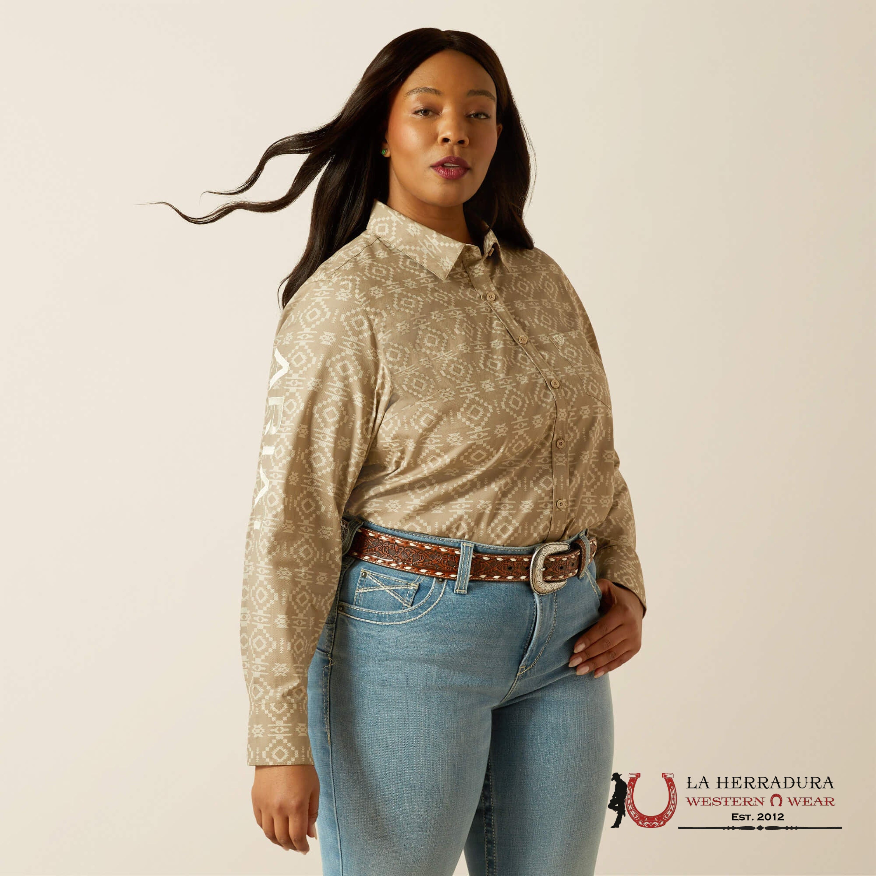 WOMEN ARIAT TEAM KIRBY STRCH LS SHRT 10062657 ROPA MUJERES