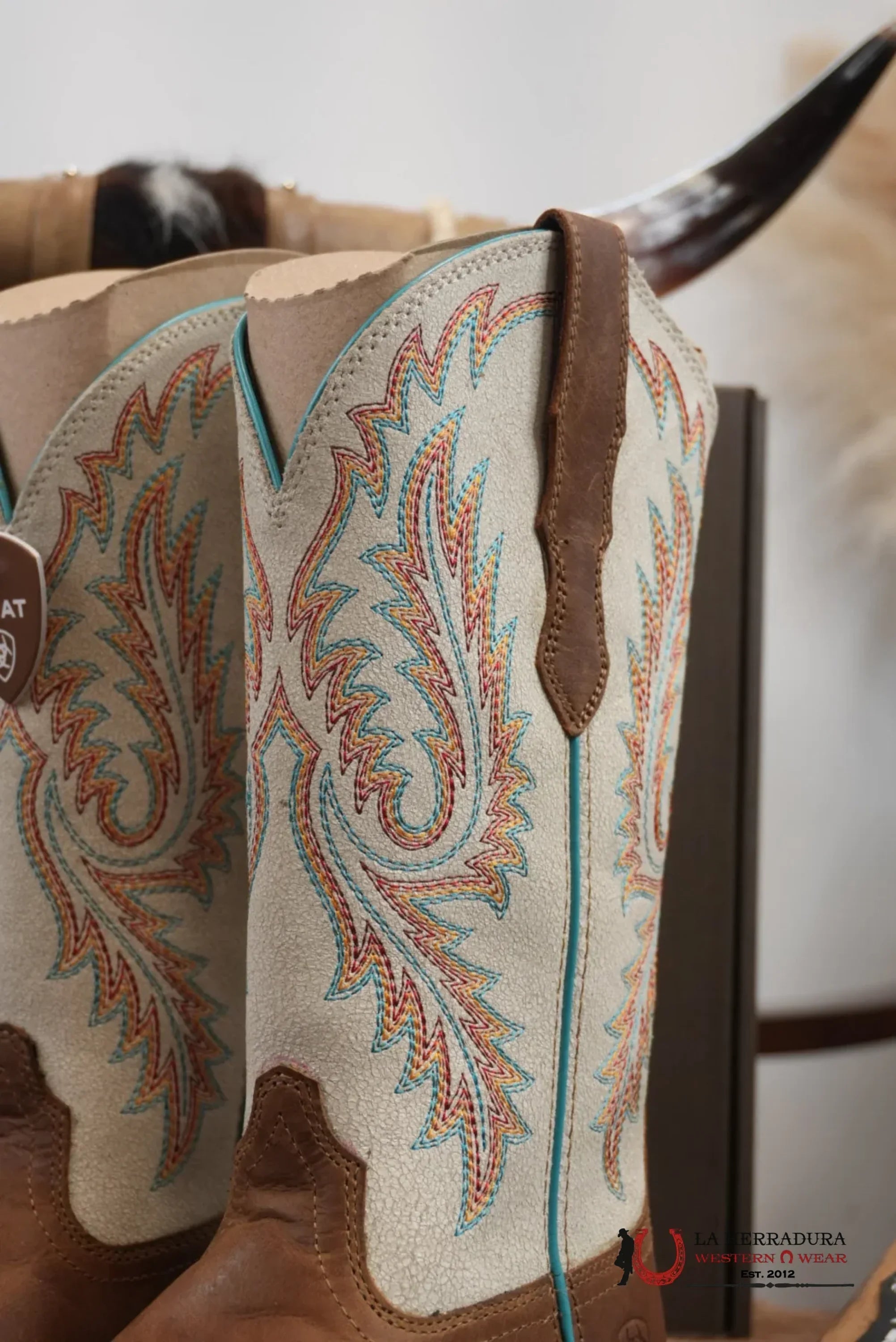 WOMENS ARIAT ROUND UP W TOE STRETCH FIT SANDSTORM DISTRESSED IVORY 10061142 BOTAS MUJERES