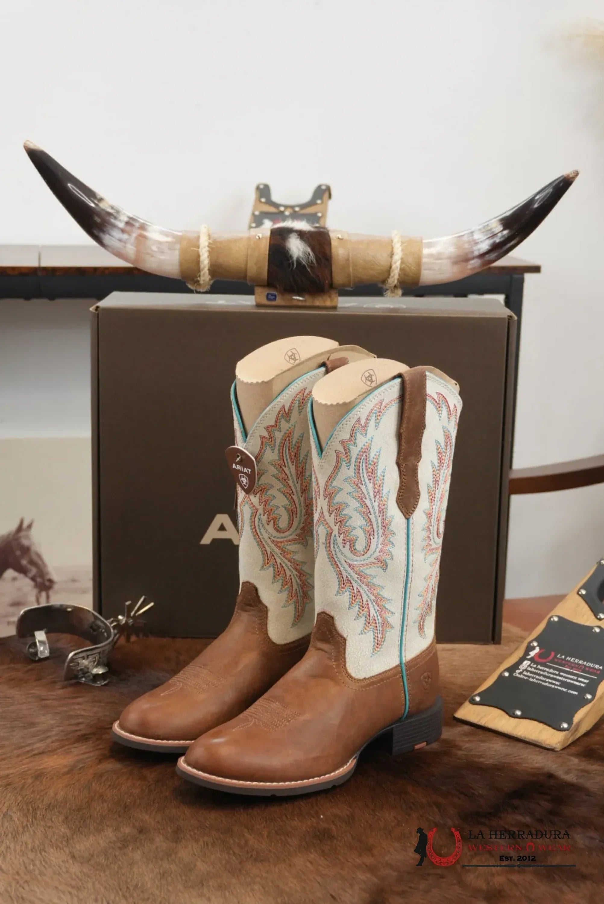 WOMENS ARIAT ROUND UP W TOE STRETCH FIT SANDSTORM DISTRESSED IVORY 10061142 BOTAS MUJERES