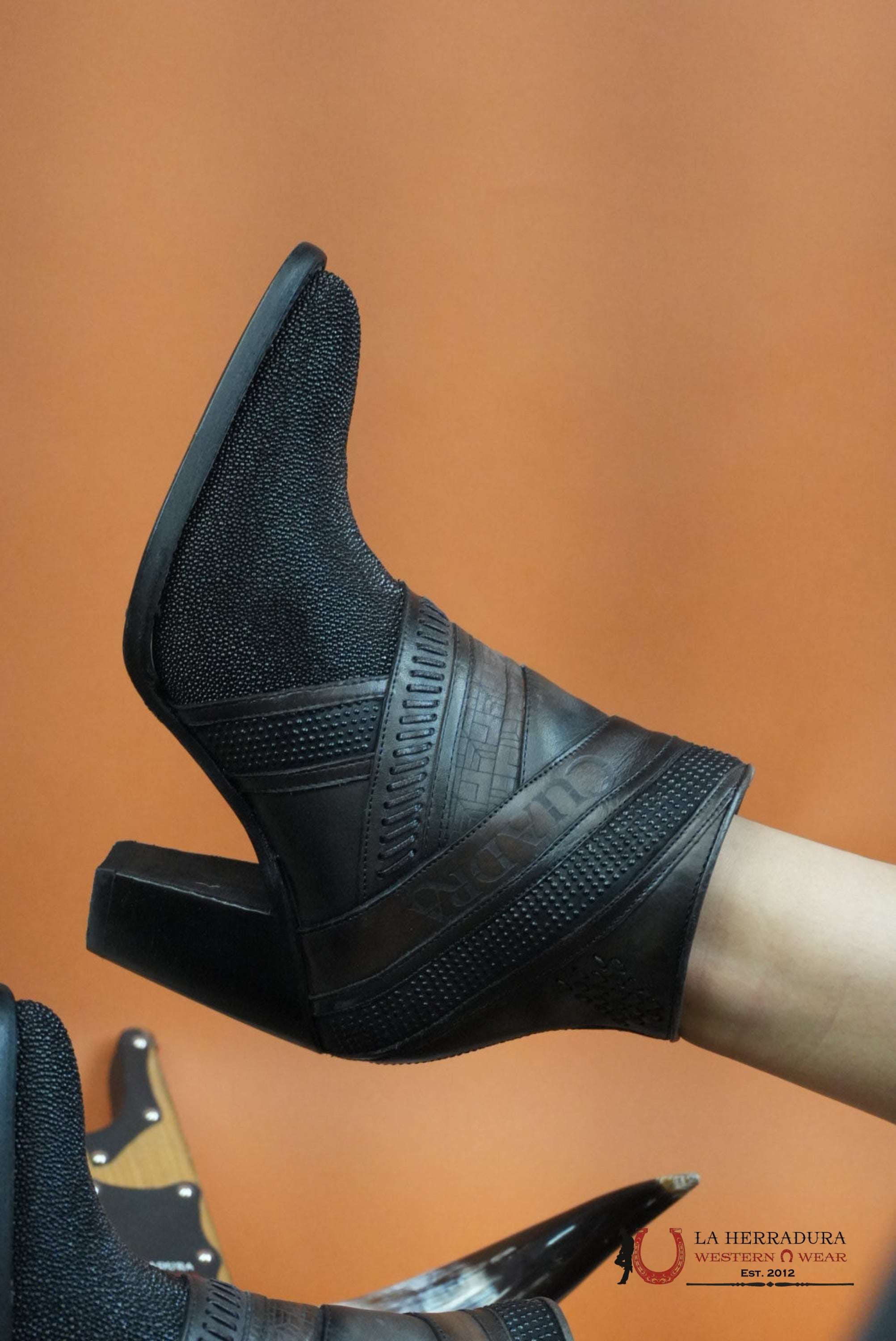 WOMENS CUADRA BLACK STINGRAY LASER EMBROIDERY & HARNESS SHORT BOOT MANTARRAYA BOTINES BOTAS MUJERES