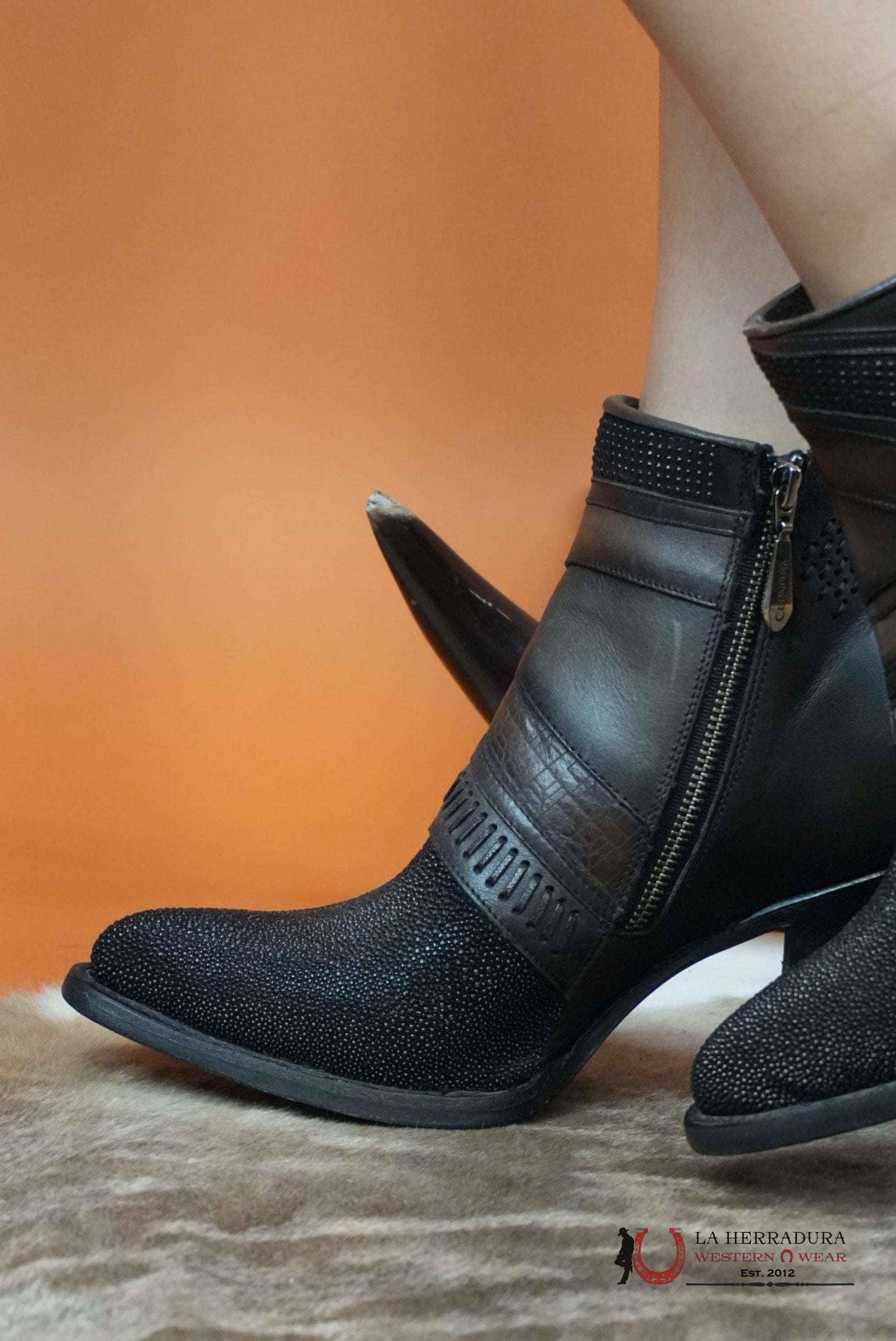 WOMENS CUADRA BLACK STINGRAY LASER EMBROIDERY & HARNESS SHORT BOOT MANTARRAYA BOTINES BOTAS MUJERES