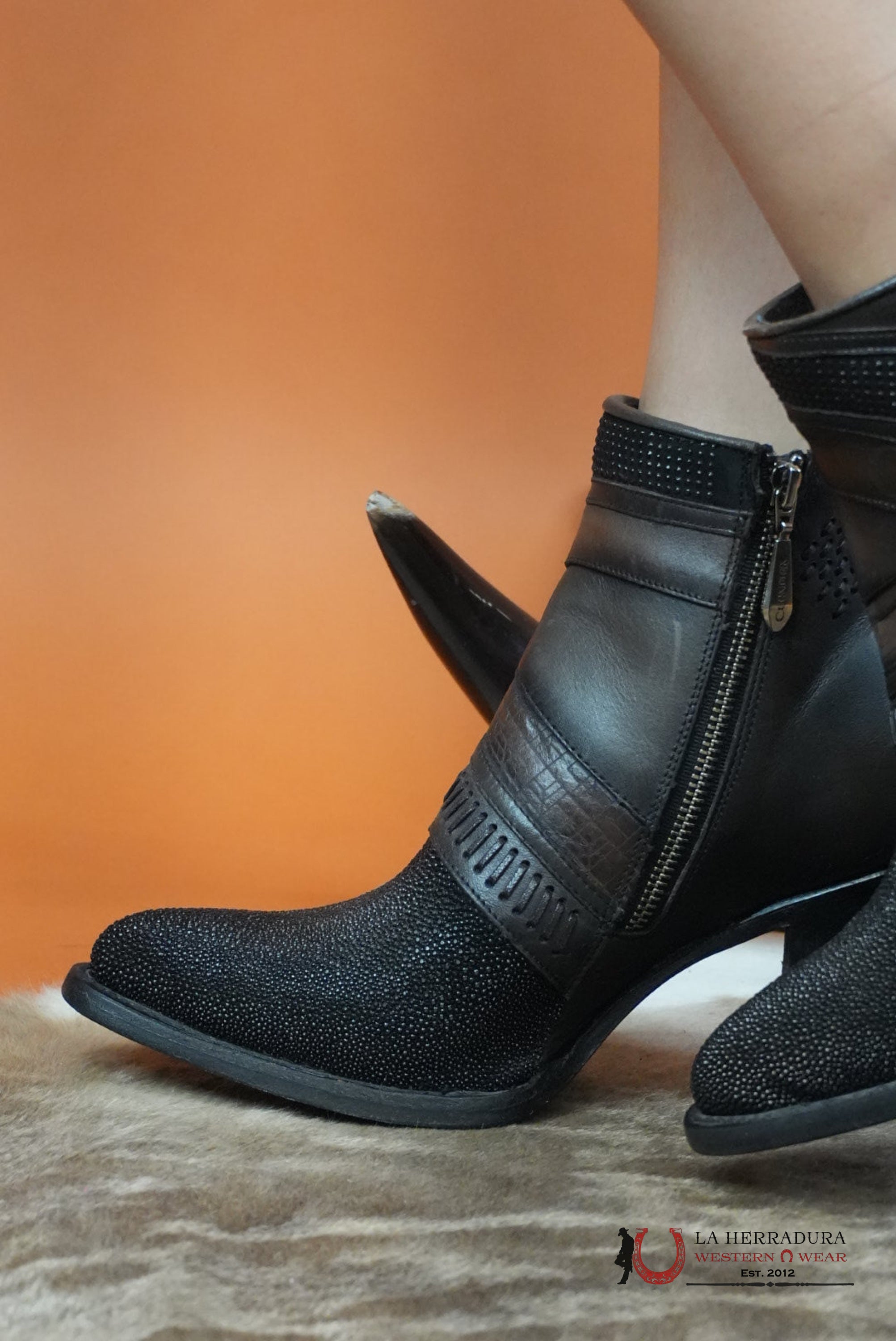 WOMENS CUADRA BLACK STINGRAY LASER EMBROIDERY & HARNESS SHORT BOOT MANTARRAYA BOTINES BOTAS MUJERES