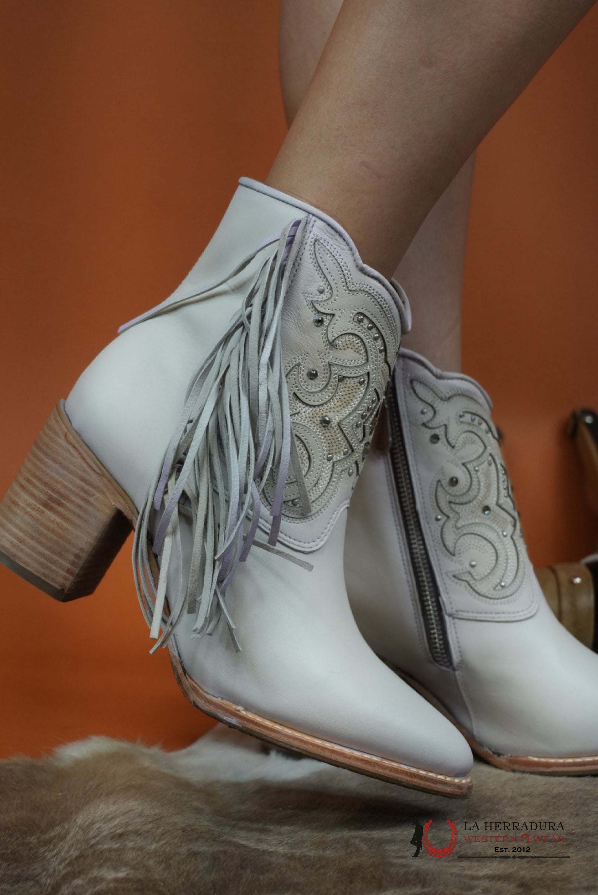 WOMENS CUADRA BOTÍN MIKONOS LATE WHITE OVERLAY & STUDS & FRINGE POINTED TOE BOTAS MUJERES