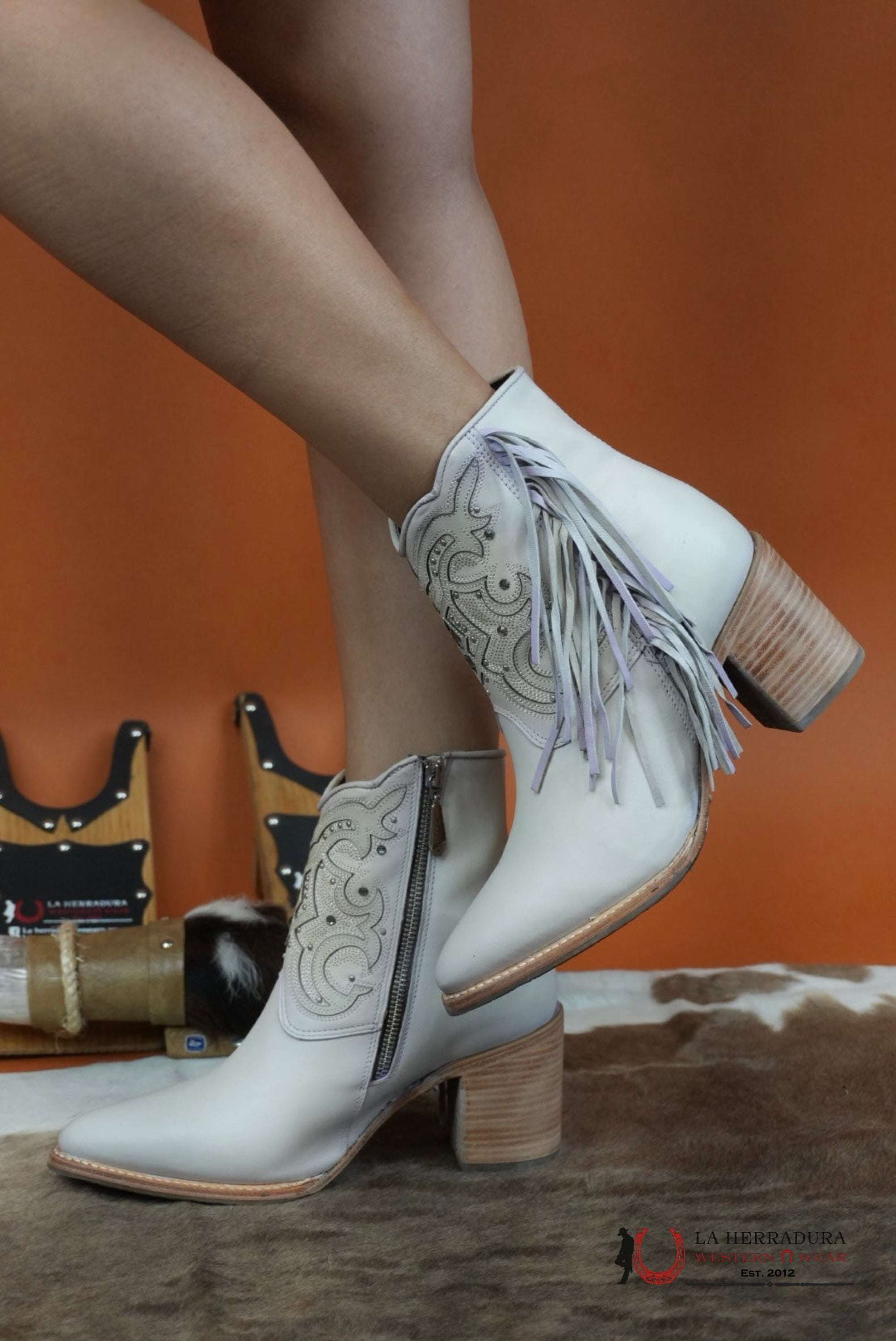 WOMENS CUADRA BOTÍN MIKONOS LATE WHITE OVERLAY & STUDS & FRINGE POINTED TOE BOTAS MUJERES