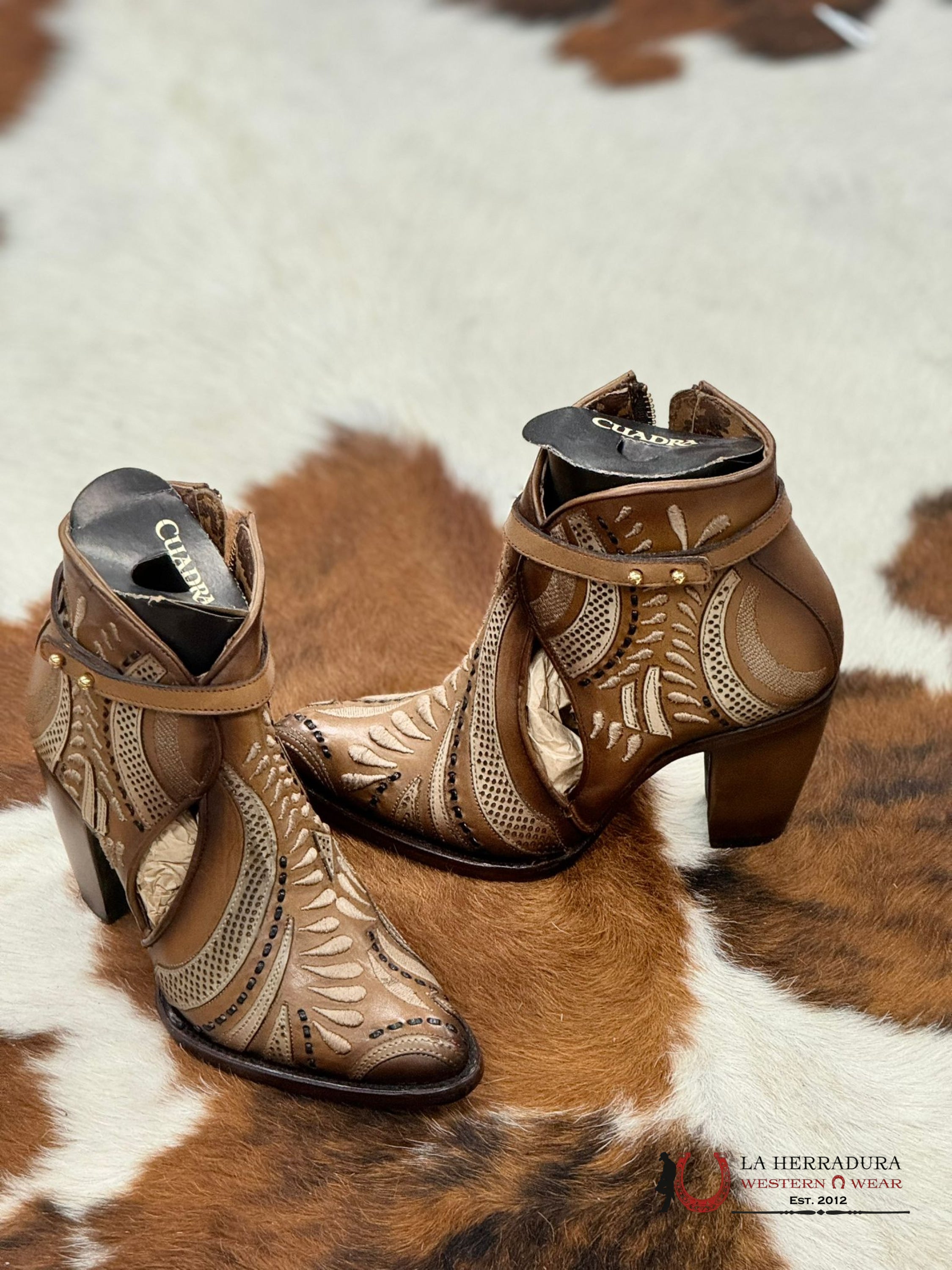 Womens Cuadra Maple Embroidery & Harness Short Boot Botas Mujeres