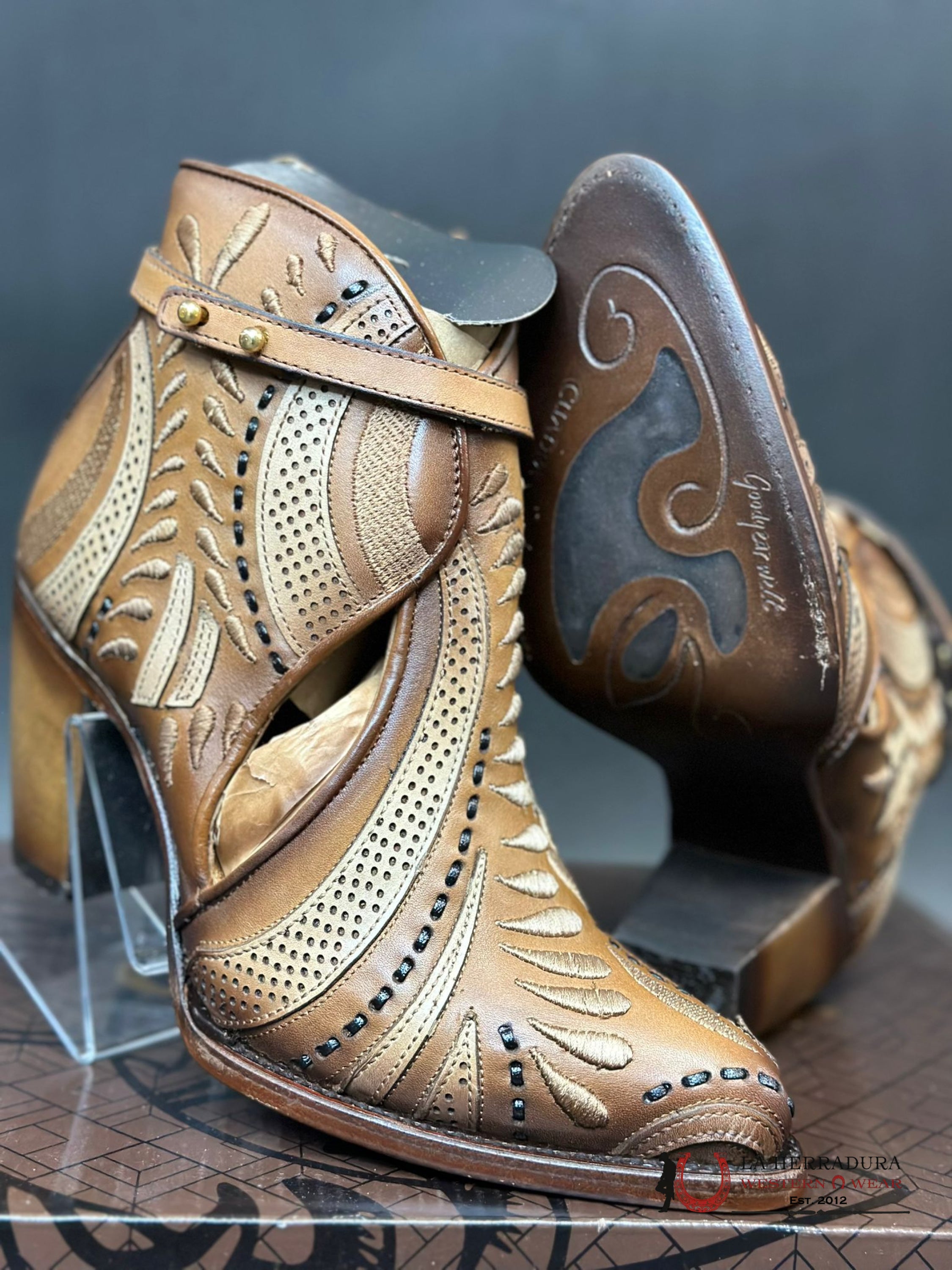 Womens Cuadra Maple Embroidery & Harness Short Boot Botas Mujeres