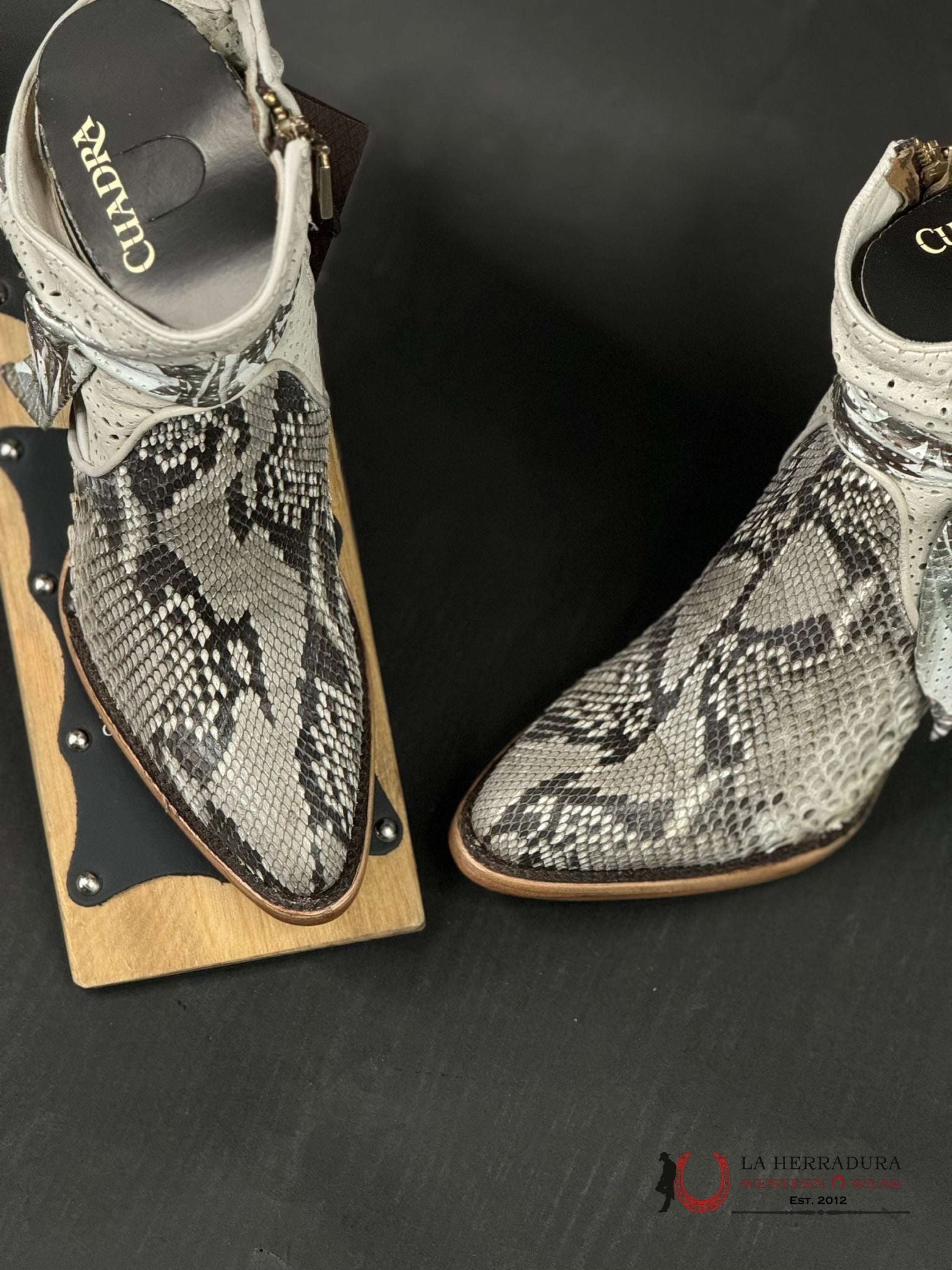 Women’s Cuadra Python Belly Plunge Natural Zipper & Cut Out Round Botas Mujeres