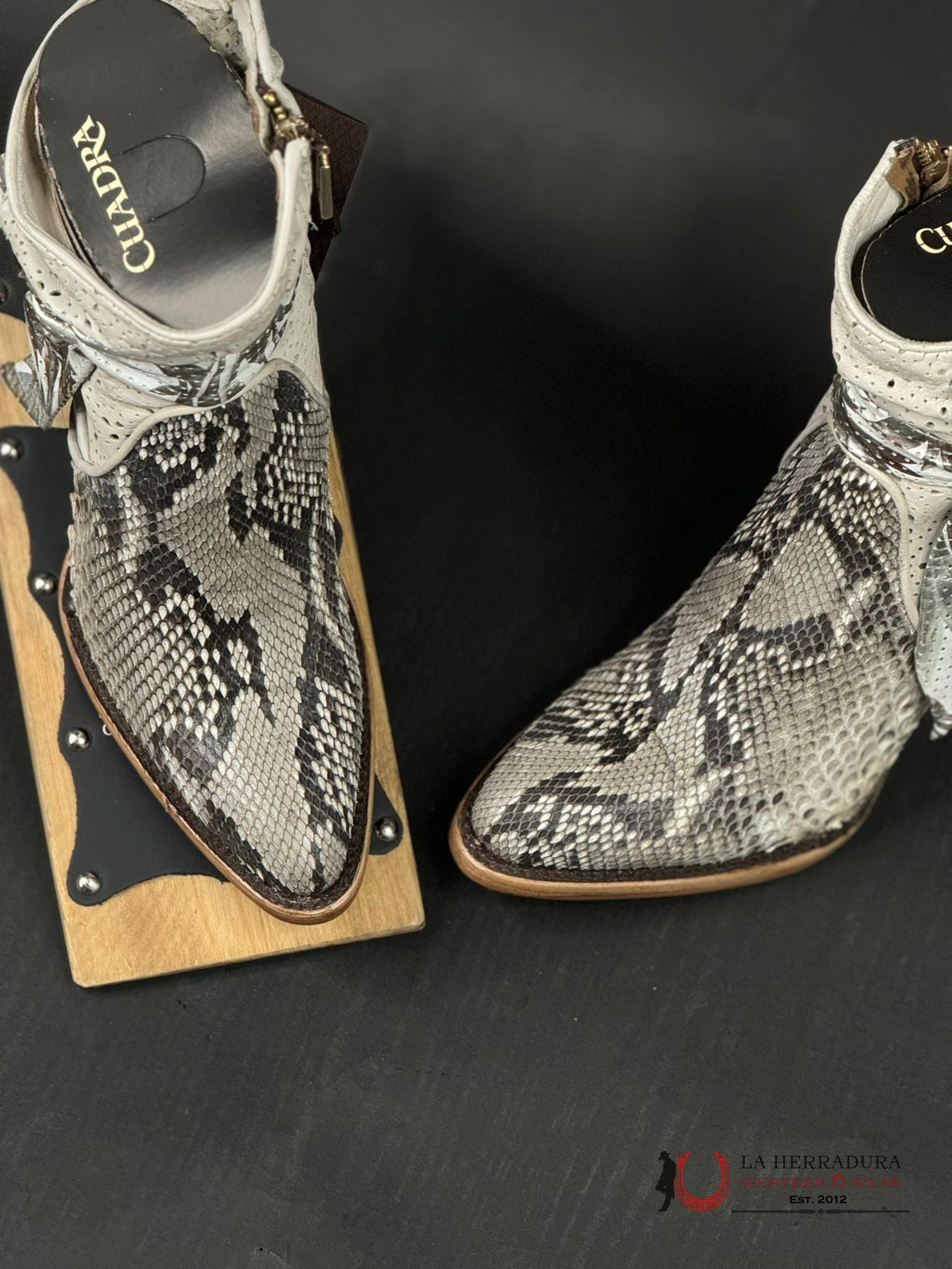 Women’s Cuadra Python Belly Plunge Natural Zipper & Cut Out Round Botas Mujeres