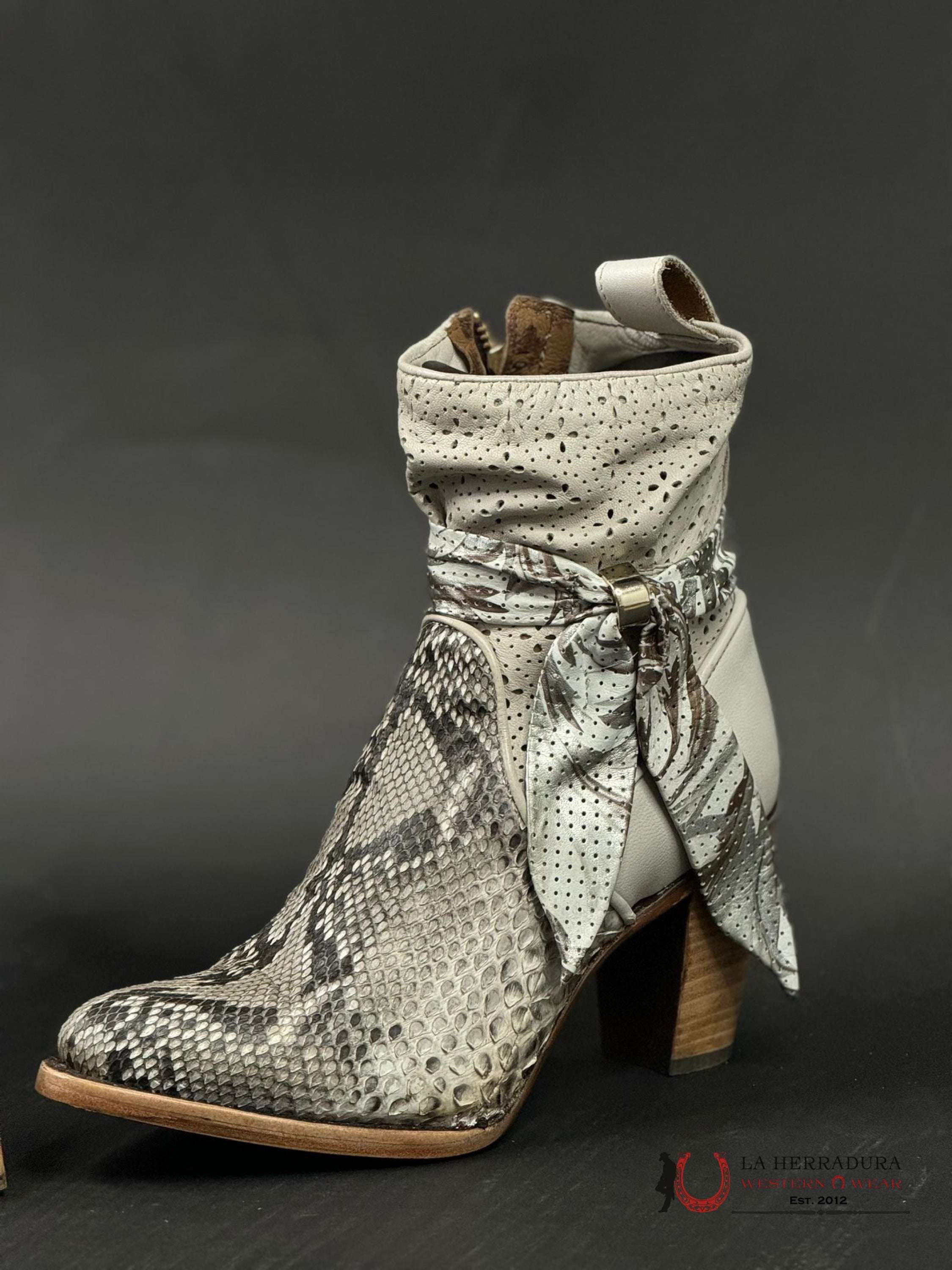 Women’s Cuadra Python Belly Plunge Natural Zipper & Cut Out Round Botas Mujeres