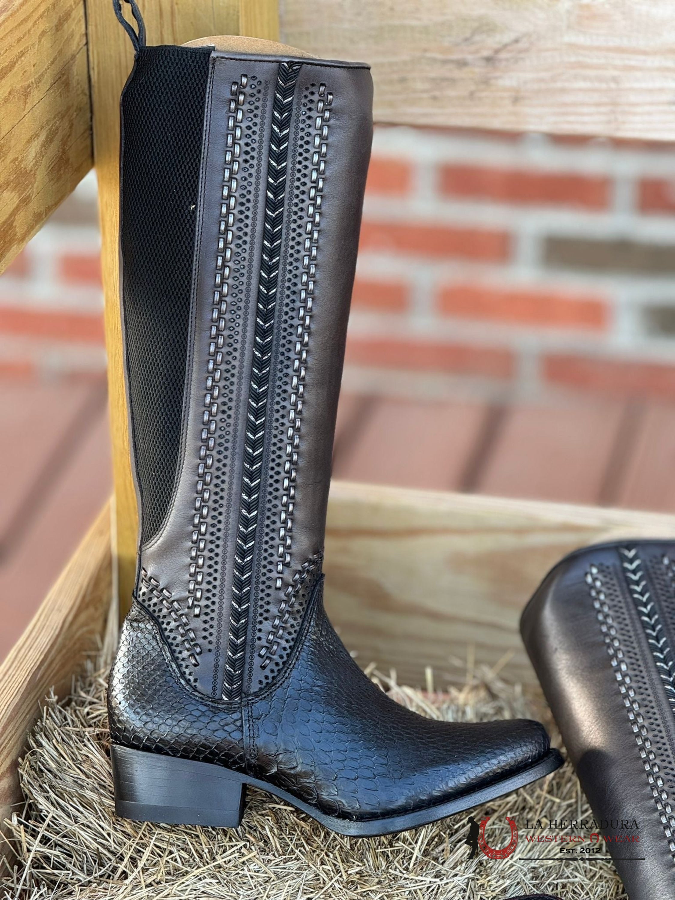 Womens Cuadra Python Plunge Black Zipper & Woven Tall Boot Round Toe Botas Mujeres