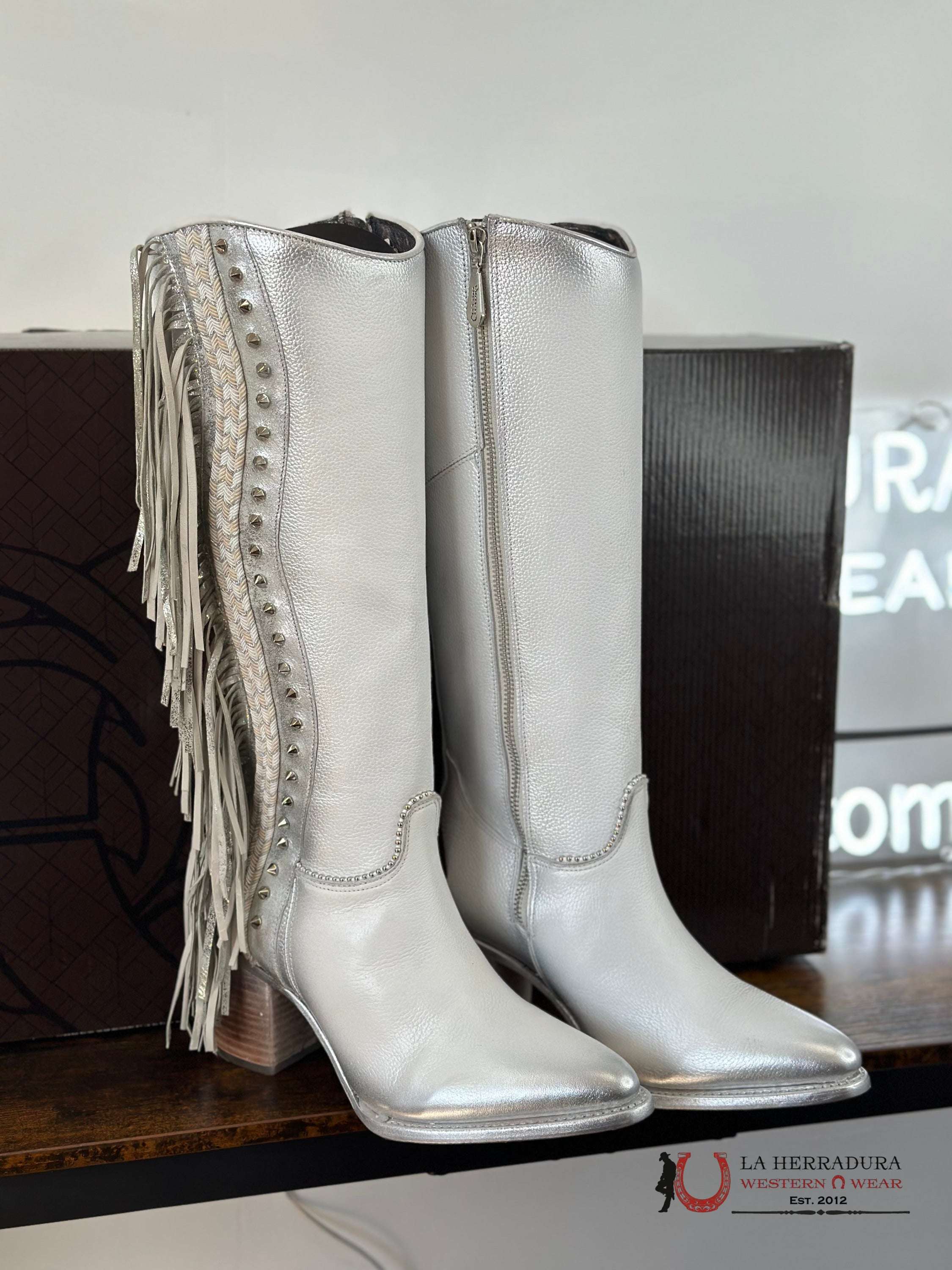 Womens Cuadra Res Cordova White Zipper & Studs Fringe Point Toe Tall Boot Botas Mujeres