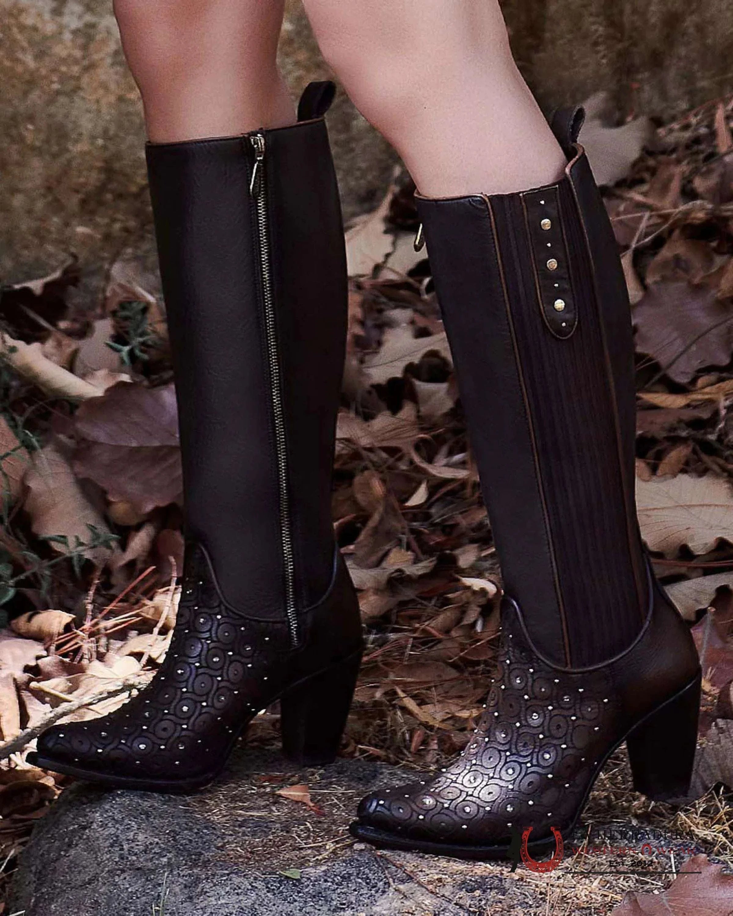 WOMENS CUADRA RES CRUST MAPLE ZIPPER & STUDS & LASER ROUND TOE TALL BOOT CU759 BOTAS MUJERES