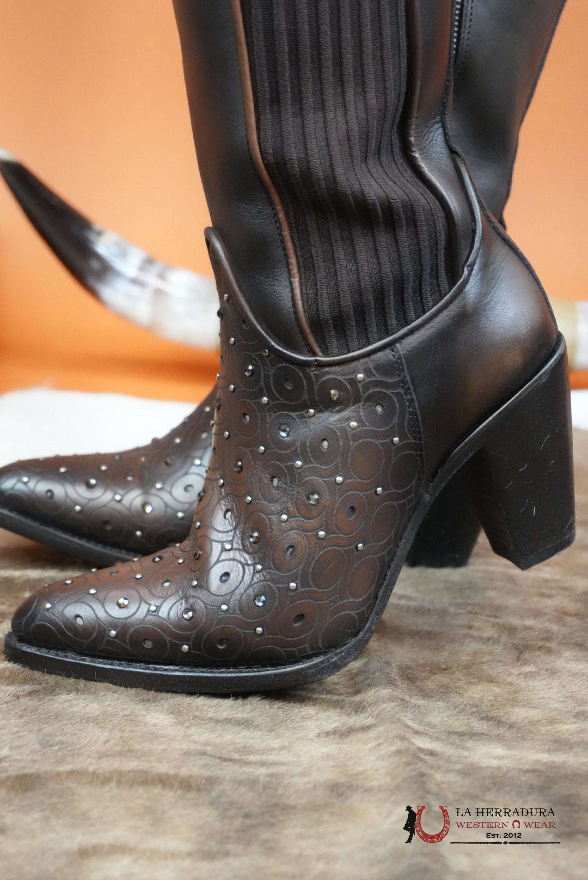 WOMENS CUADRA RES CRUST MAPLE ZIPPER & STUDS & LASER ROUND TOE TALL BOOT CU759 BOTAS MUJERES