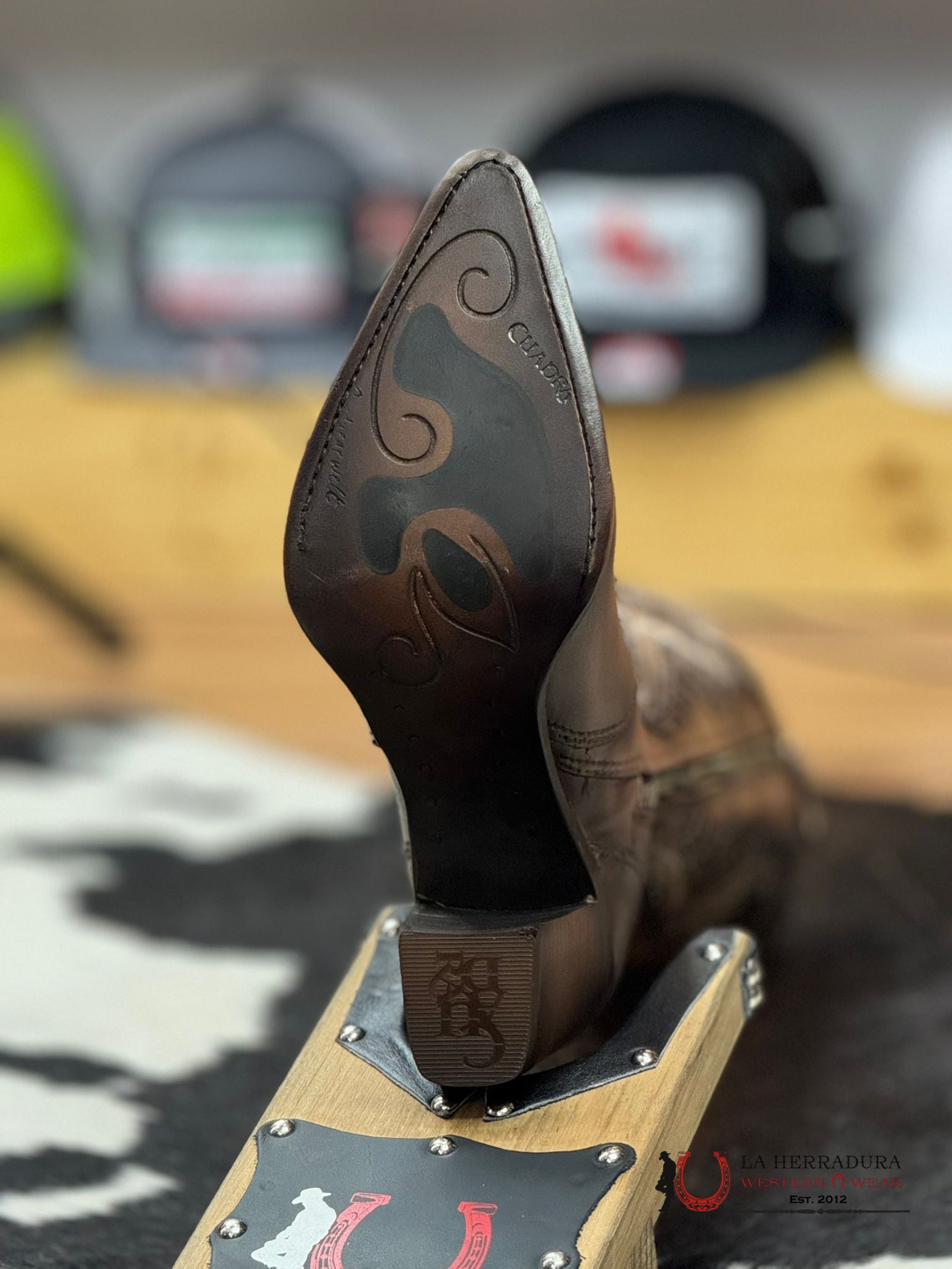 Womens Cuadra Res Crust Satro Arena Sand Overlay Embroidery & Studs Point Toe Botas Mujeres