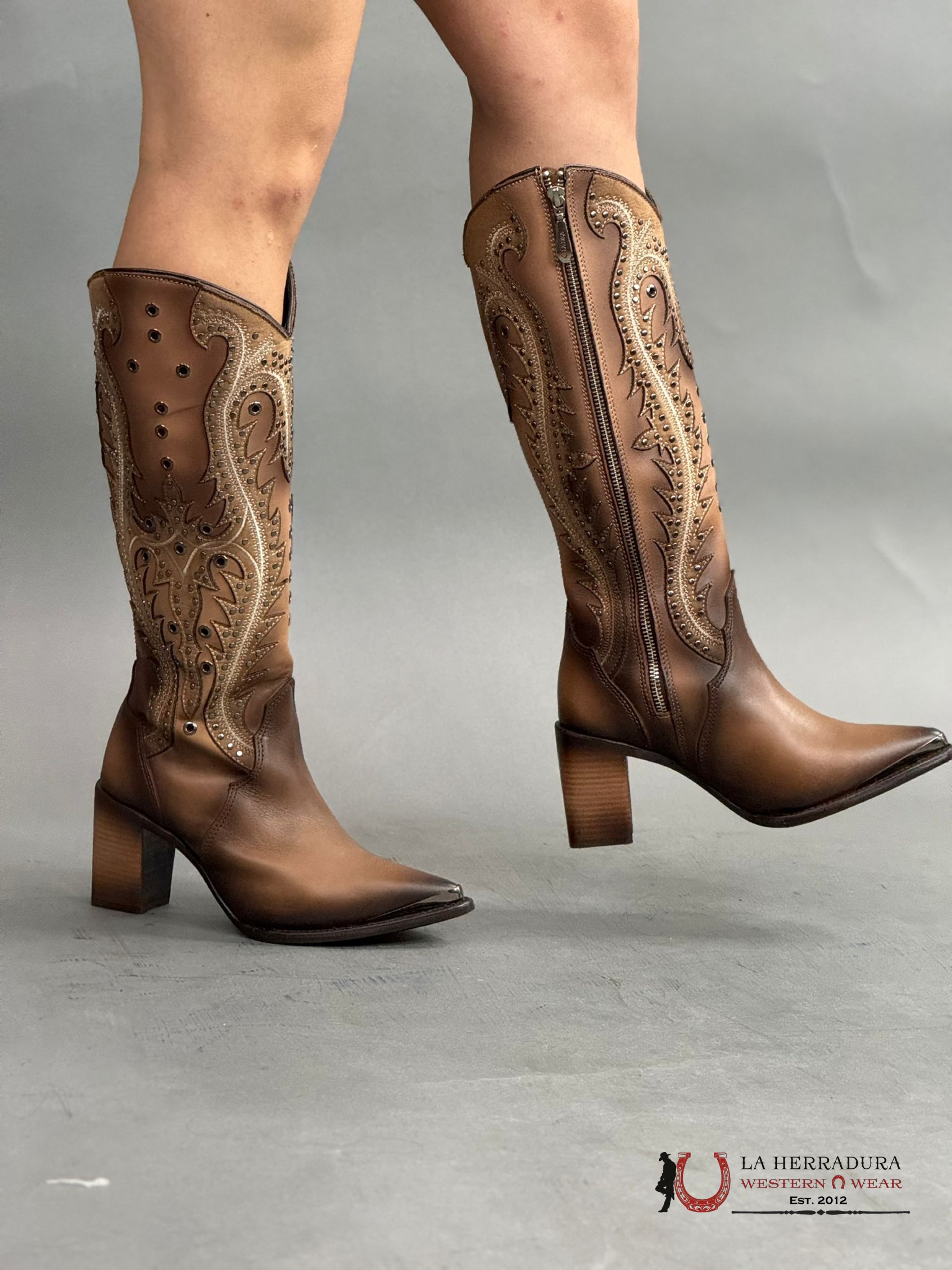 Womens Cuadra Res Crust Satro Arena Sand Overlay Embroidery & Studs Point Toe Botas Mujeres