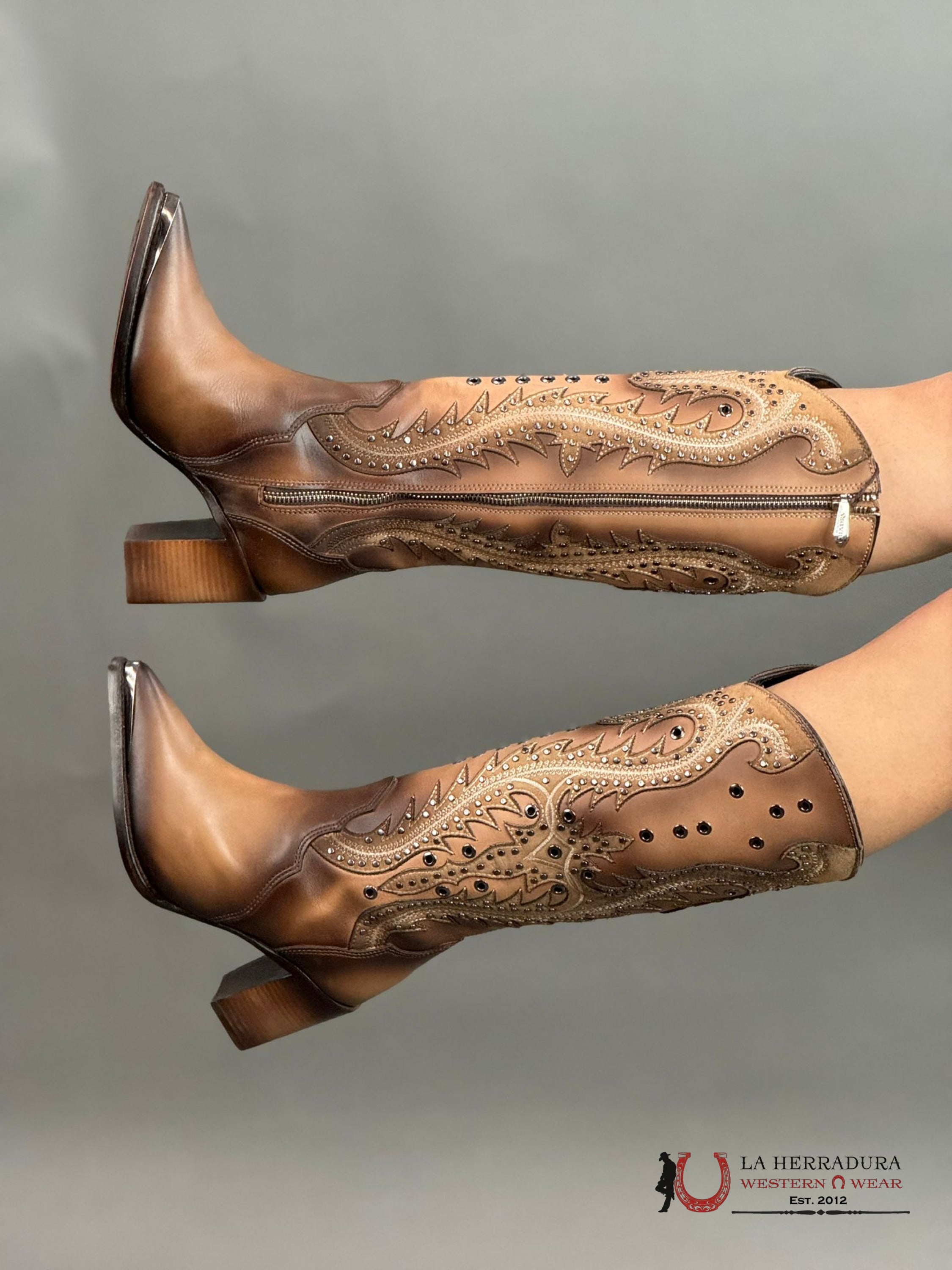 Womens Cuadra Res Crust Satro Arena Sand Overlay Embroidery & Studs Point Toe Botas Mujeres