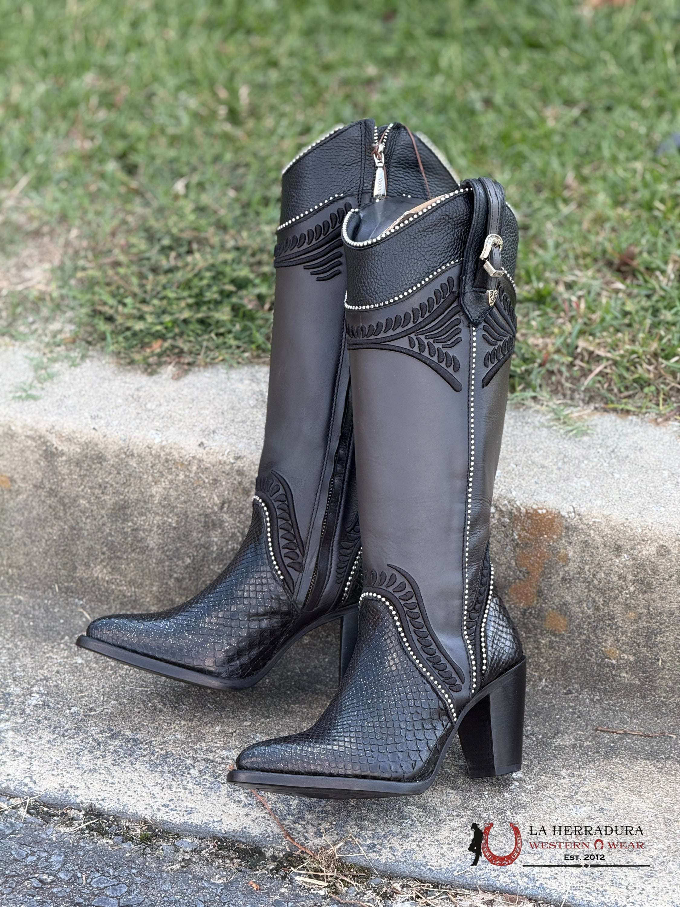 Women’s Cuadra Tall Boot Piton M Belly Cosmo Negro Embroidery Round Toe Botas Mujeres