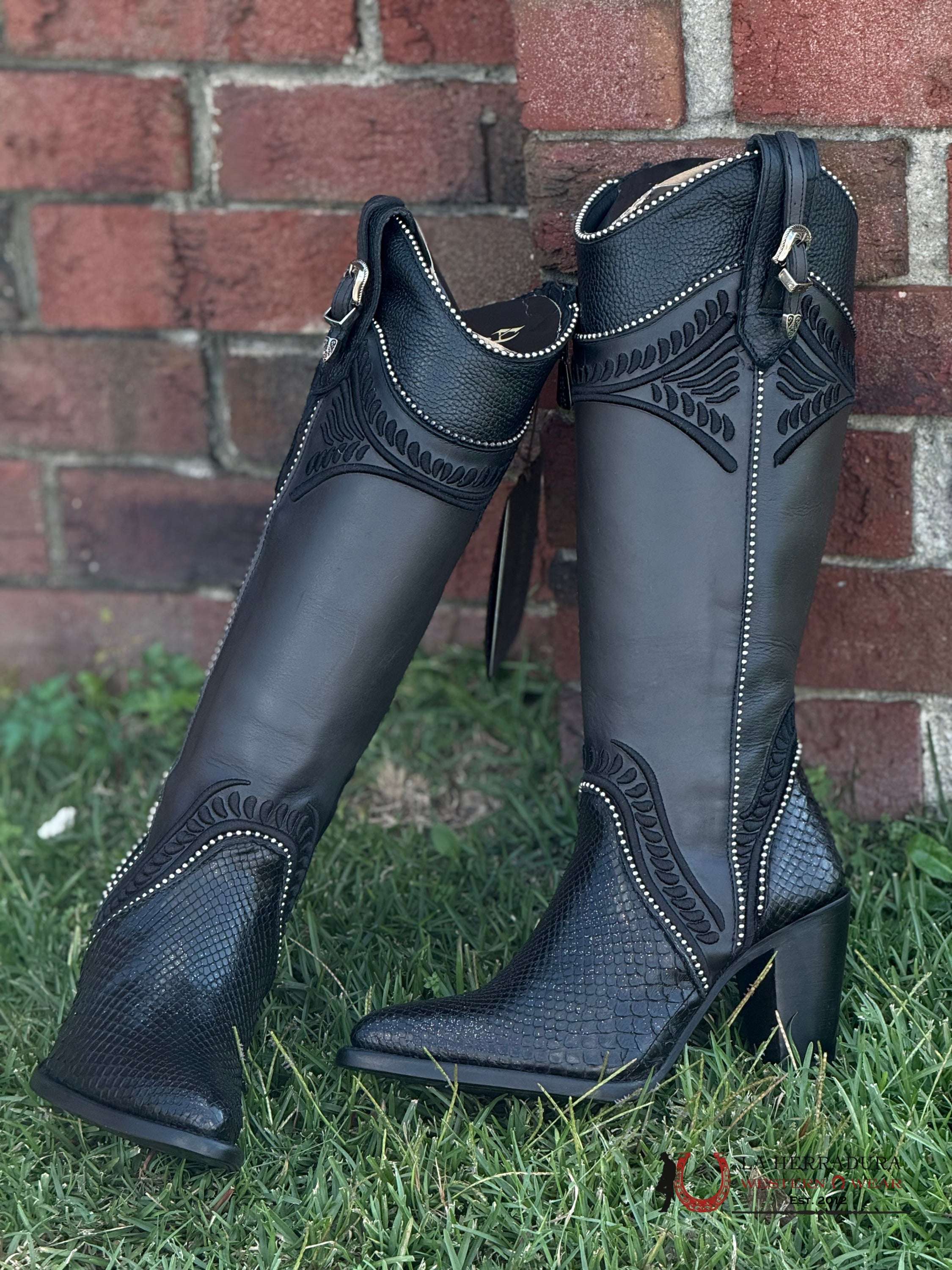 Women’s Cuadra Tall Boot Piton M Belly Cosmo Negro Embroidery Round Toe Botas Mujeres
