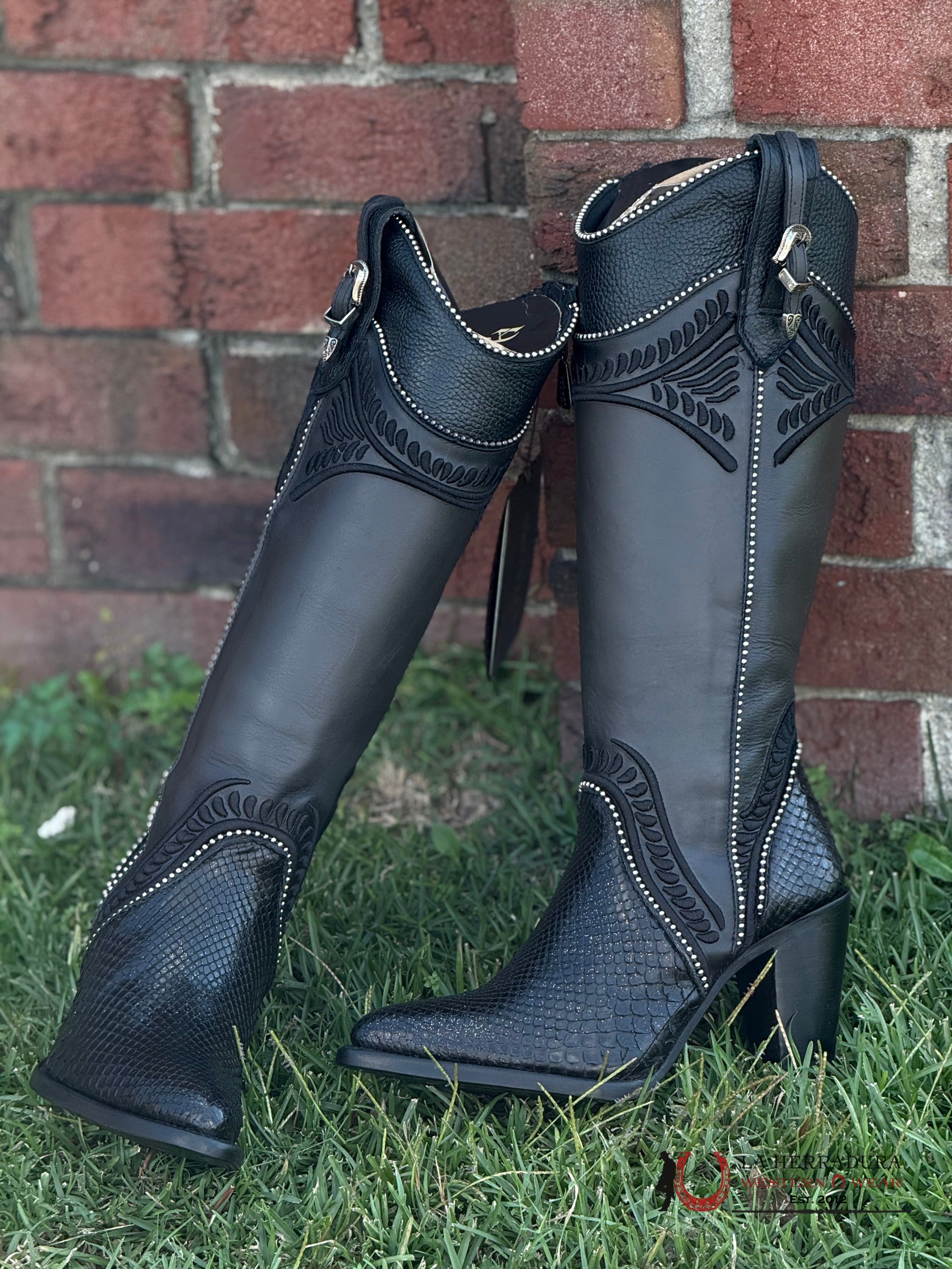 Women’s Cuadra Tall Boot Piton M Belly Cosmo Negro Embroidery Round Toe Botas Mujeres