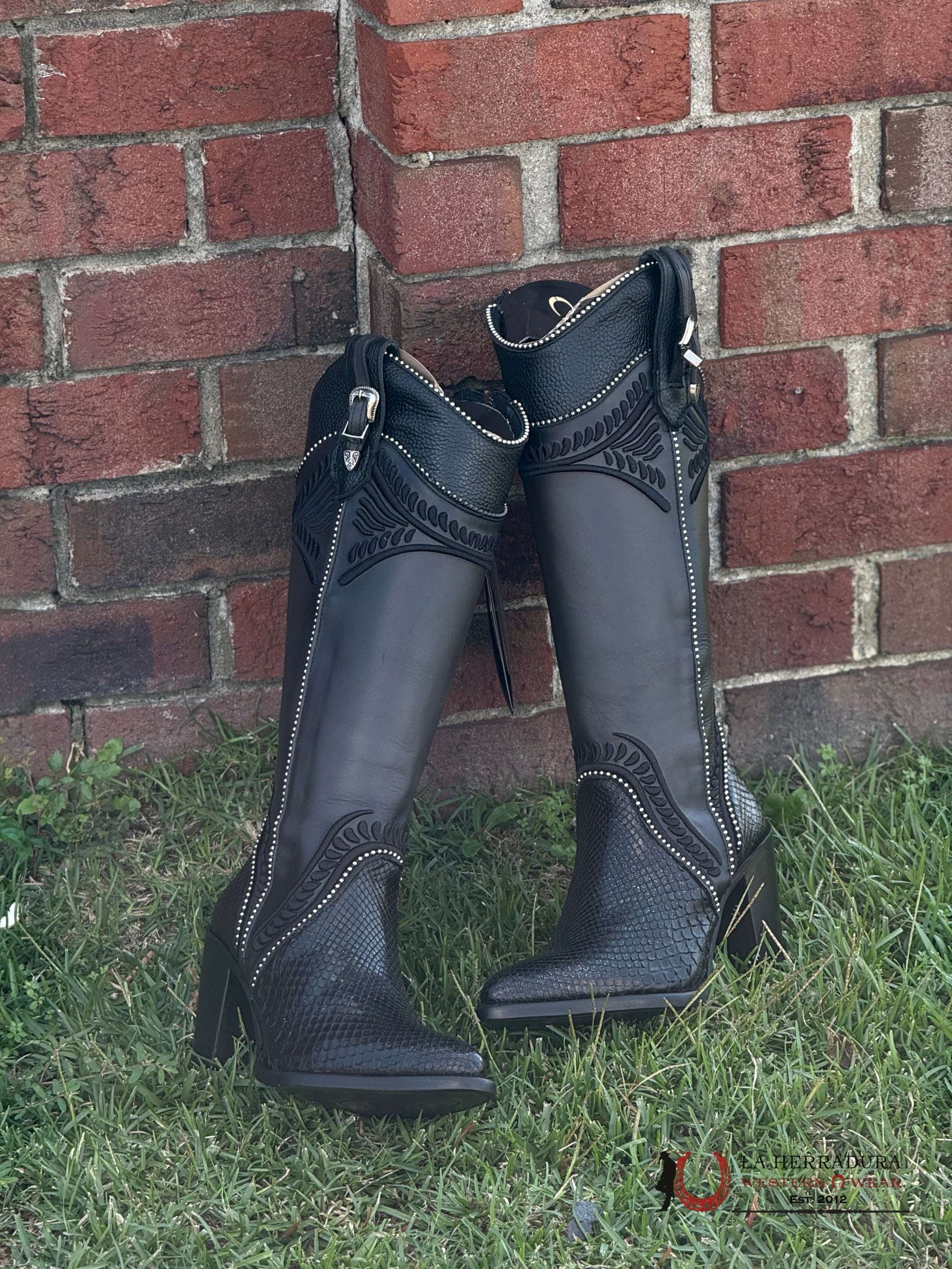 Women’s Cuadra Tall Boot Piton M Belly Cosmo Negro Embroidery Round Toe Botas Mujeres