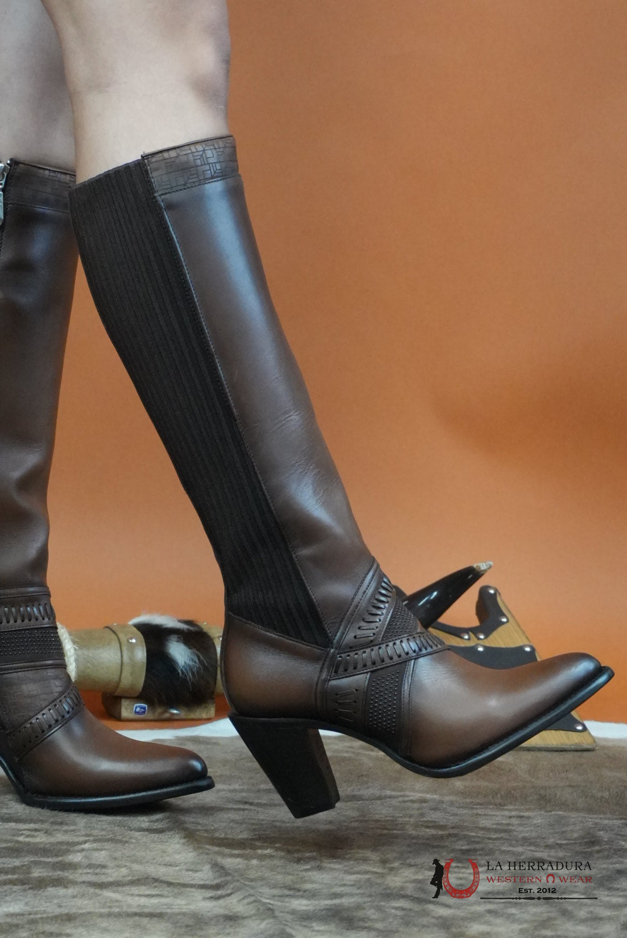 WOMEN’S CUADRA TALL BOOT RES CRUST MIEL LASER ROUND TOE BOTAS MUJERES