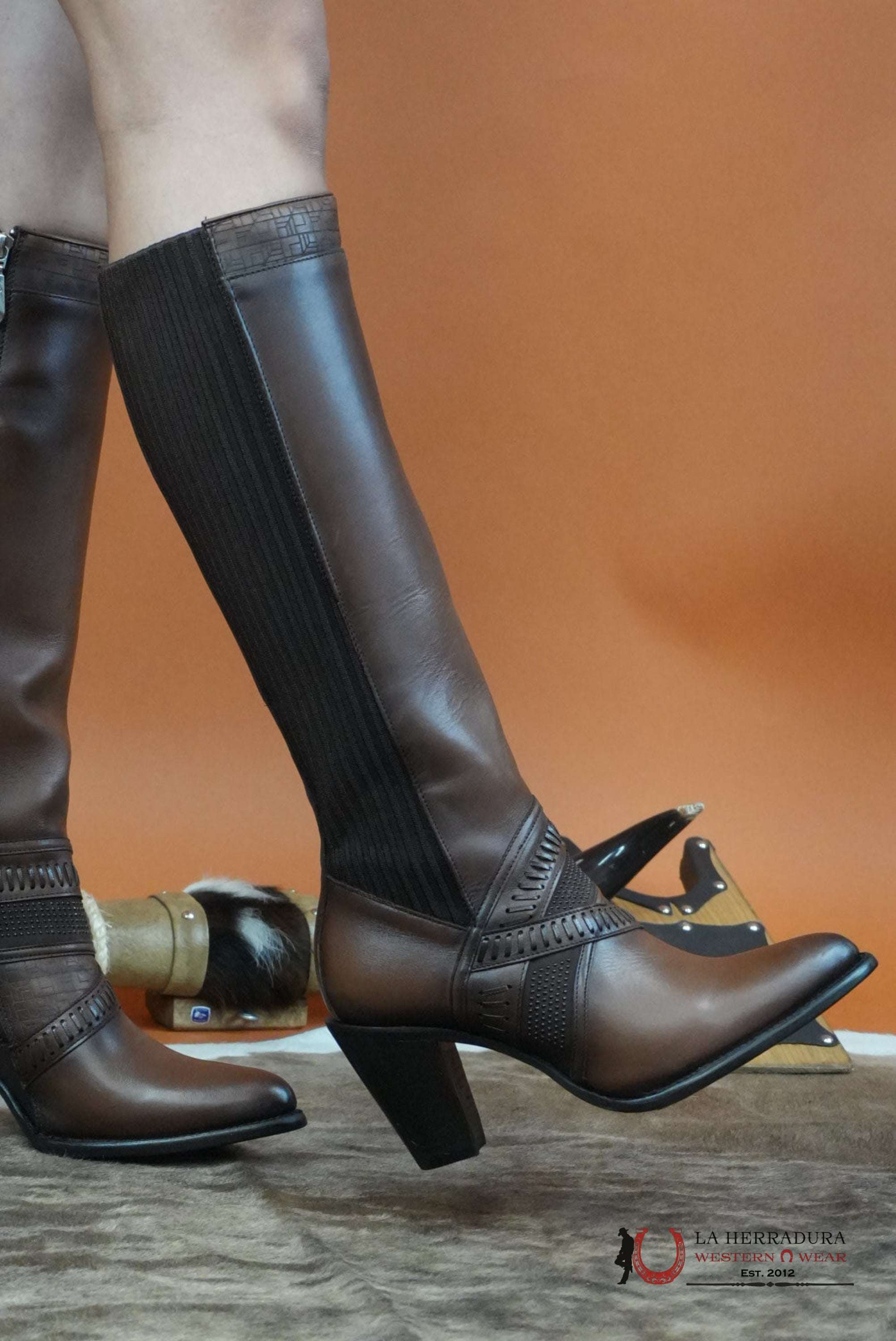 WOMEN’S CUADRA TALL BOOT RES CRUST MIEL LASER ROUND TOE BOTAS MUJERES