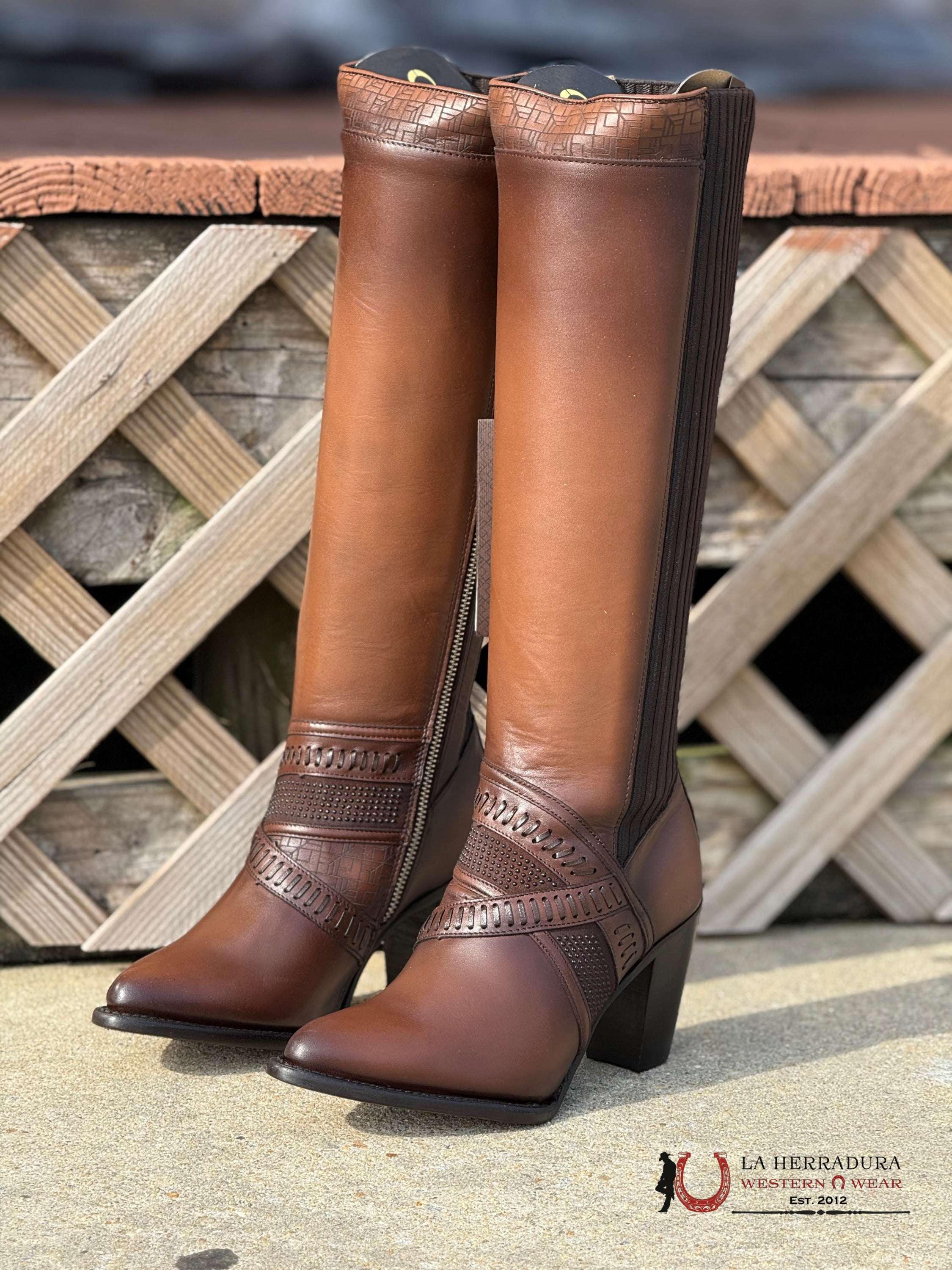 Women’s Cuadra Tall Boot Res Crust Miel Laser Round Toe Botas Mujeres