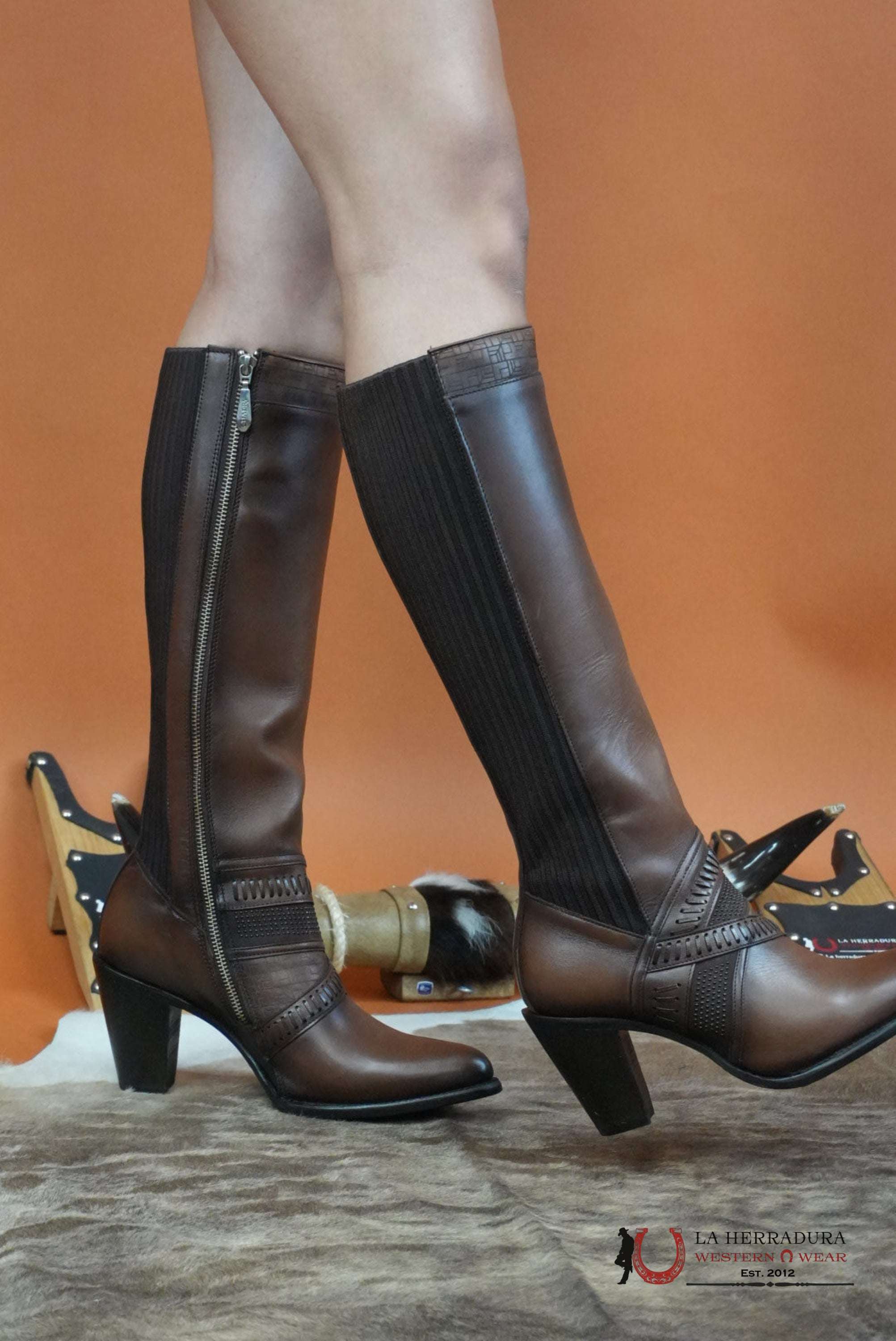 WOMEN’S CUADRA TALL BOOT RES CRUST MIEL LASER ROUND TOE BOTAS MUJERES