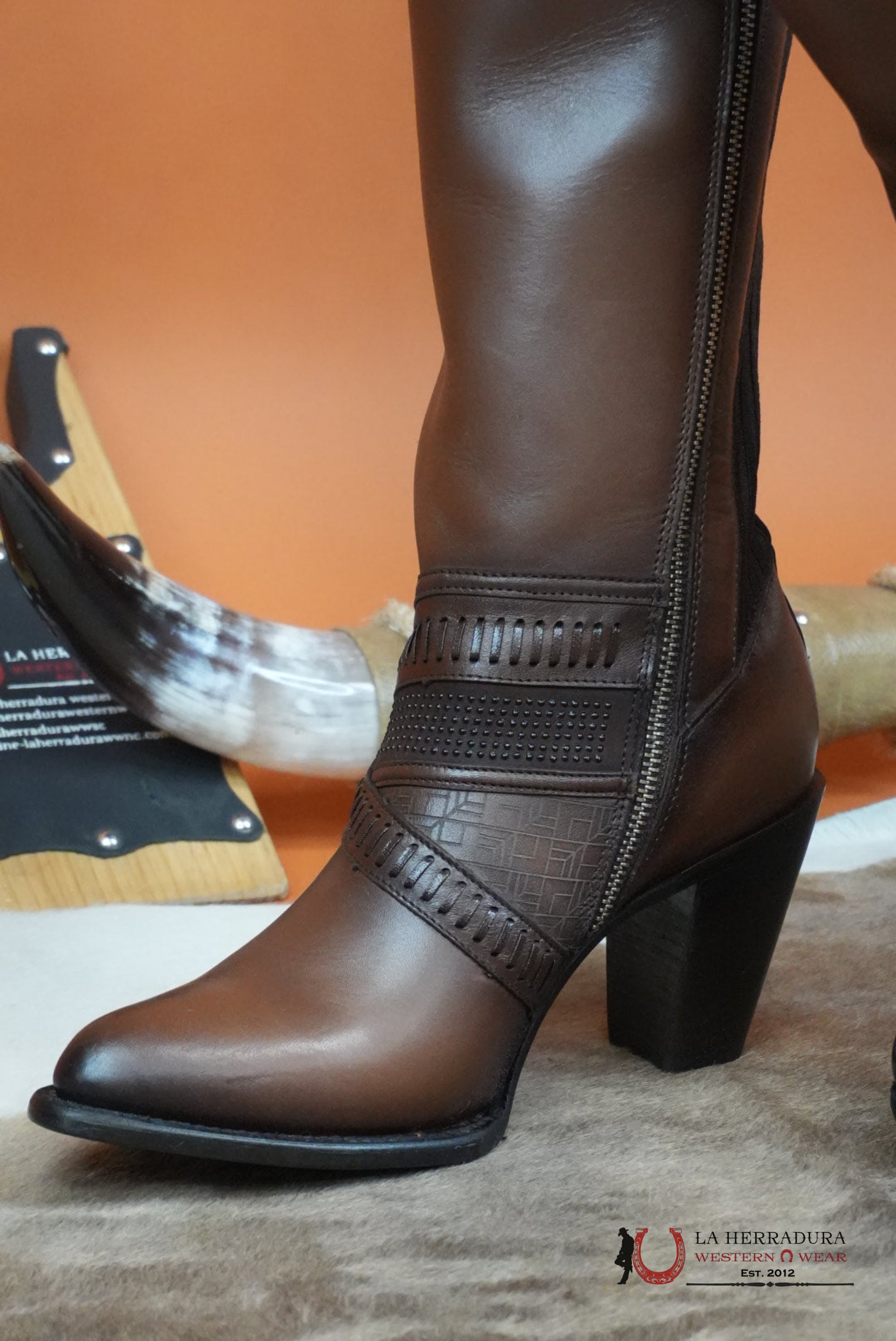 WOMEN’S CUADRA TALL BOOT RES CRUST MIEL LASER ROUND TOE BOTAS MUJERES