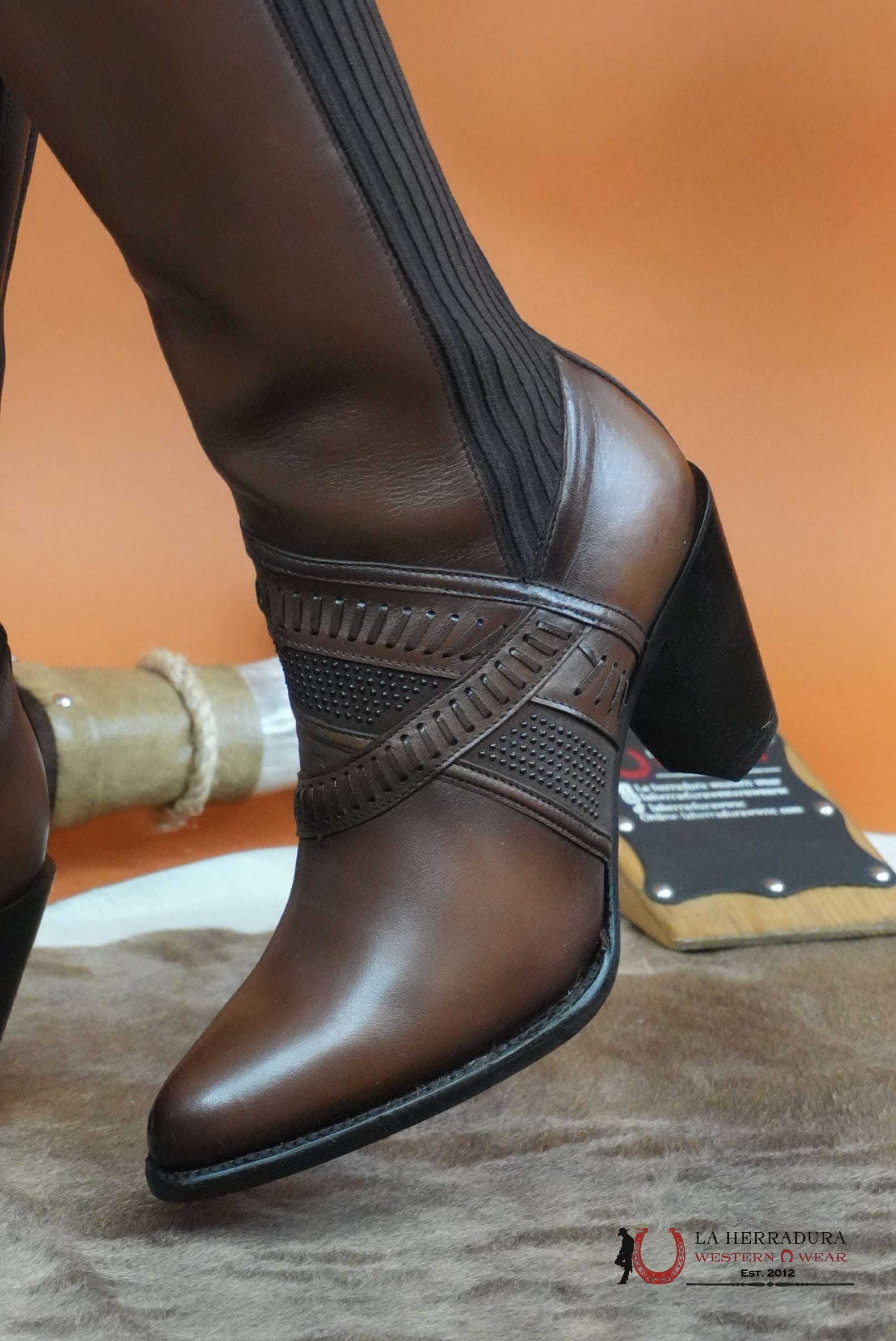 WOMEN’S CUADRA TALL BOOT RES CRUST MIEL LASER ROUND TOE BOTAS MUJERES
