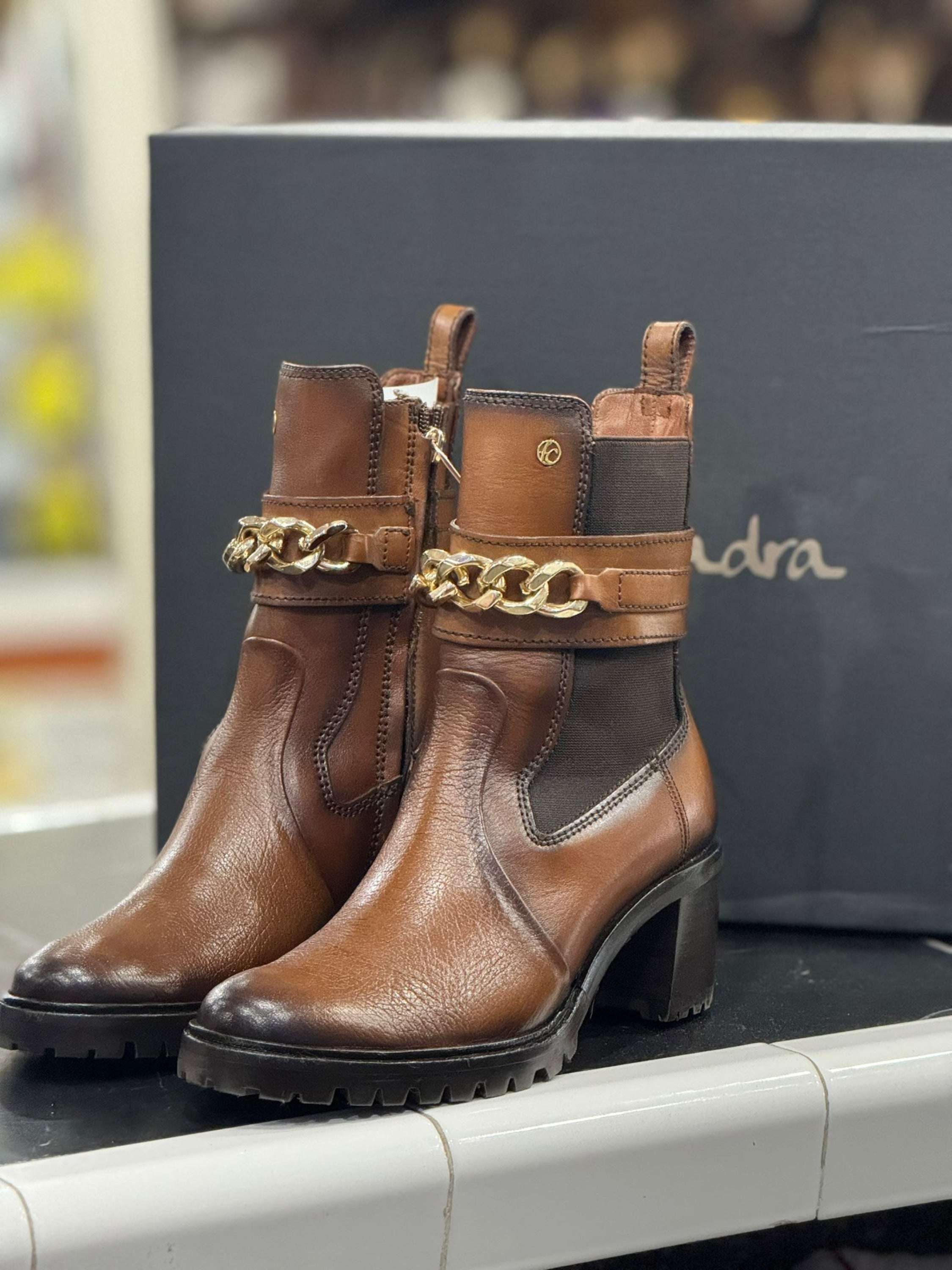 Women’s Franco Cuadra Short Boot Bufalina Paris Honey Cowhide Calf Botas Mujeres