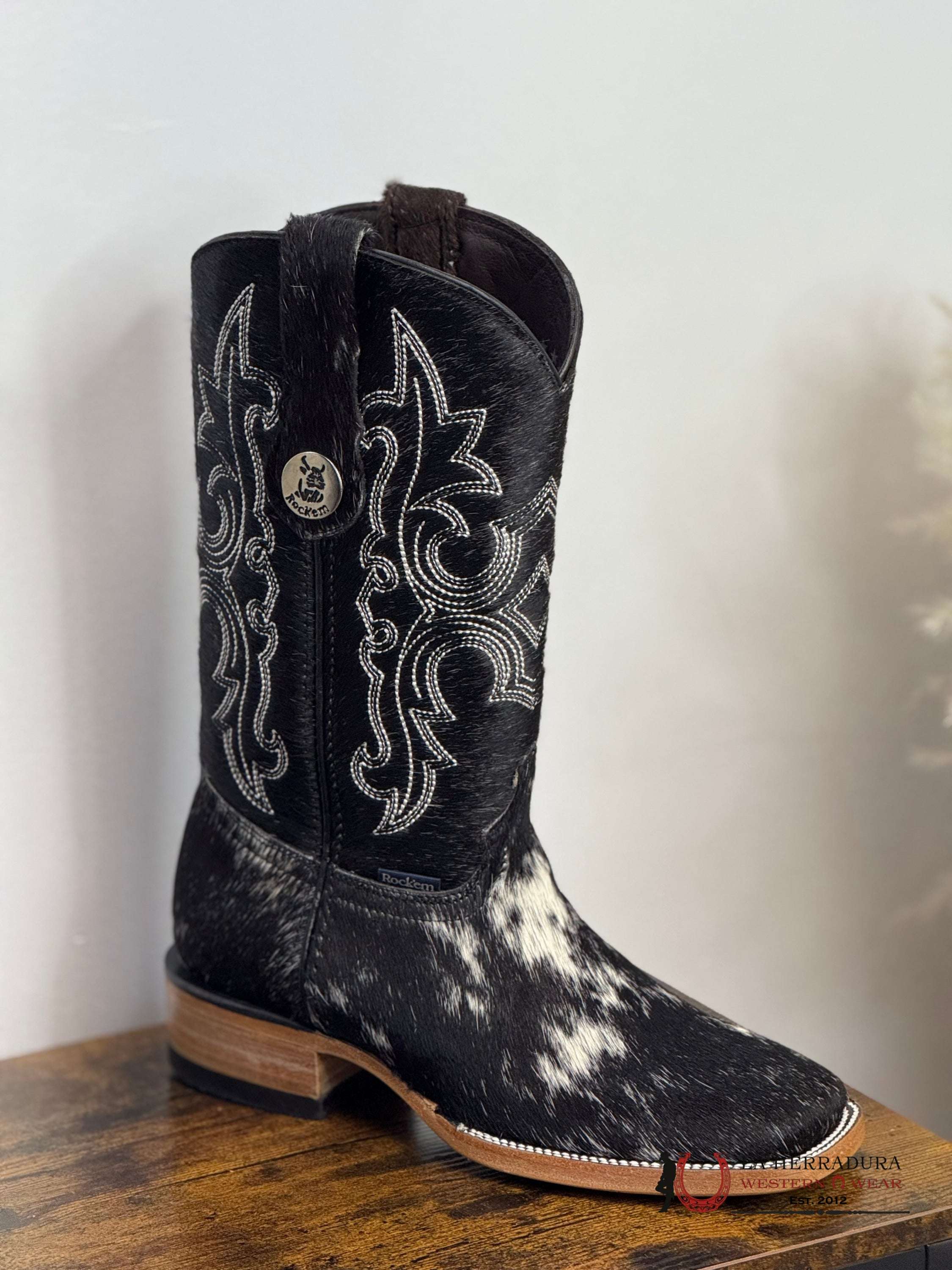 WOMENS KATHERINE BLACK & WHITE COWHIDE TOP BOOT (EVERY PAIR IS UNIQUE) BOTAS MUJERES