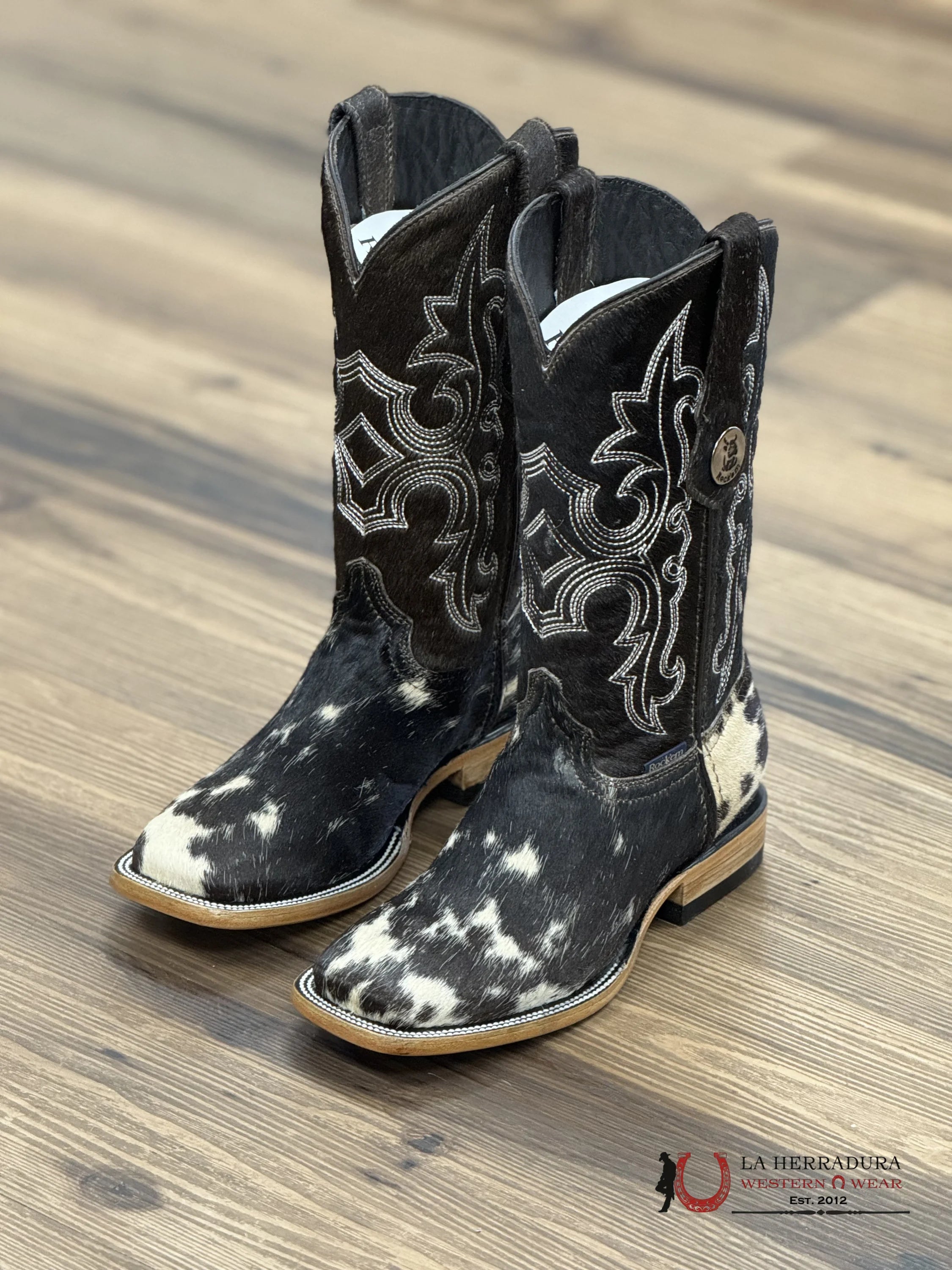 Womens Katherine Black & White Cowhide Top Boot (Every Pair Is Unique) Botas Mujeres