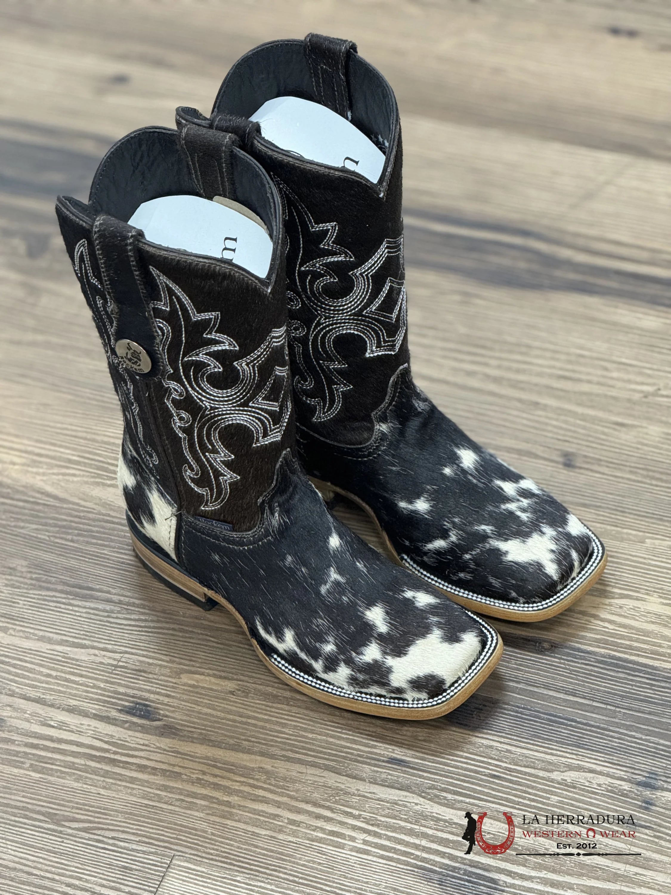 Womens Katherine Black & White Cowhide Top Boot (Every Pair Is Unique) Botas Mujeres