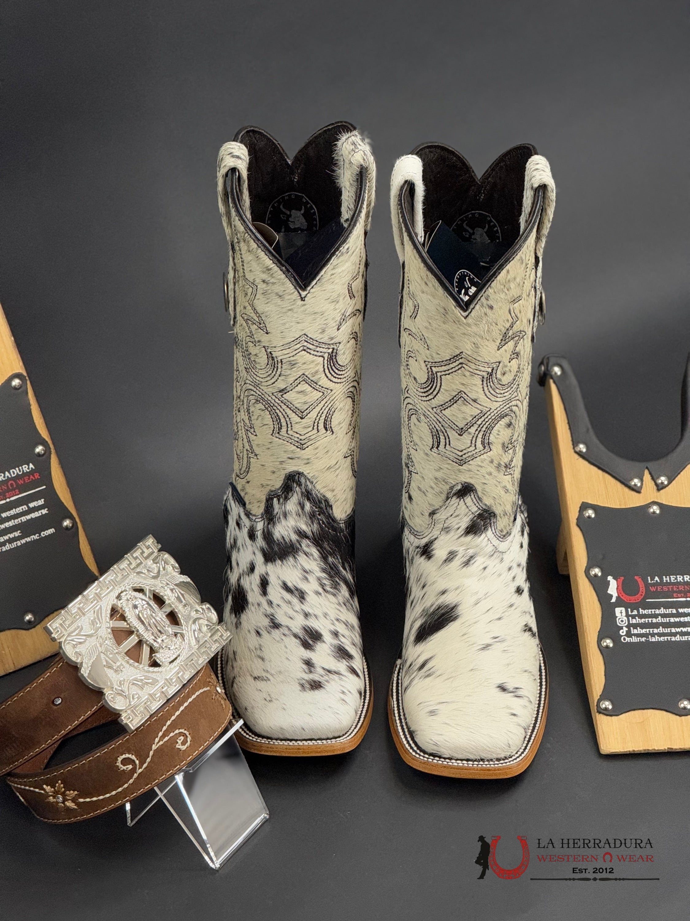 Womens Katherine Black & White Cowhide Top Boot (Every Pair Is Unique) Botas Mujeres