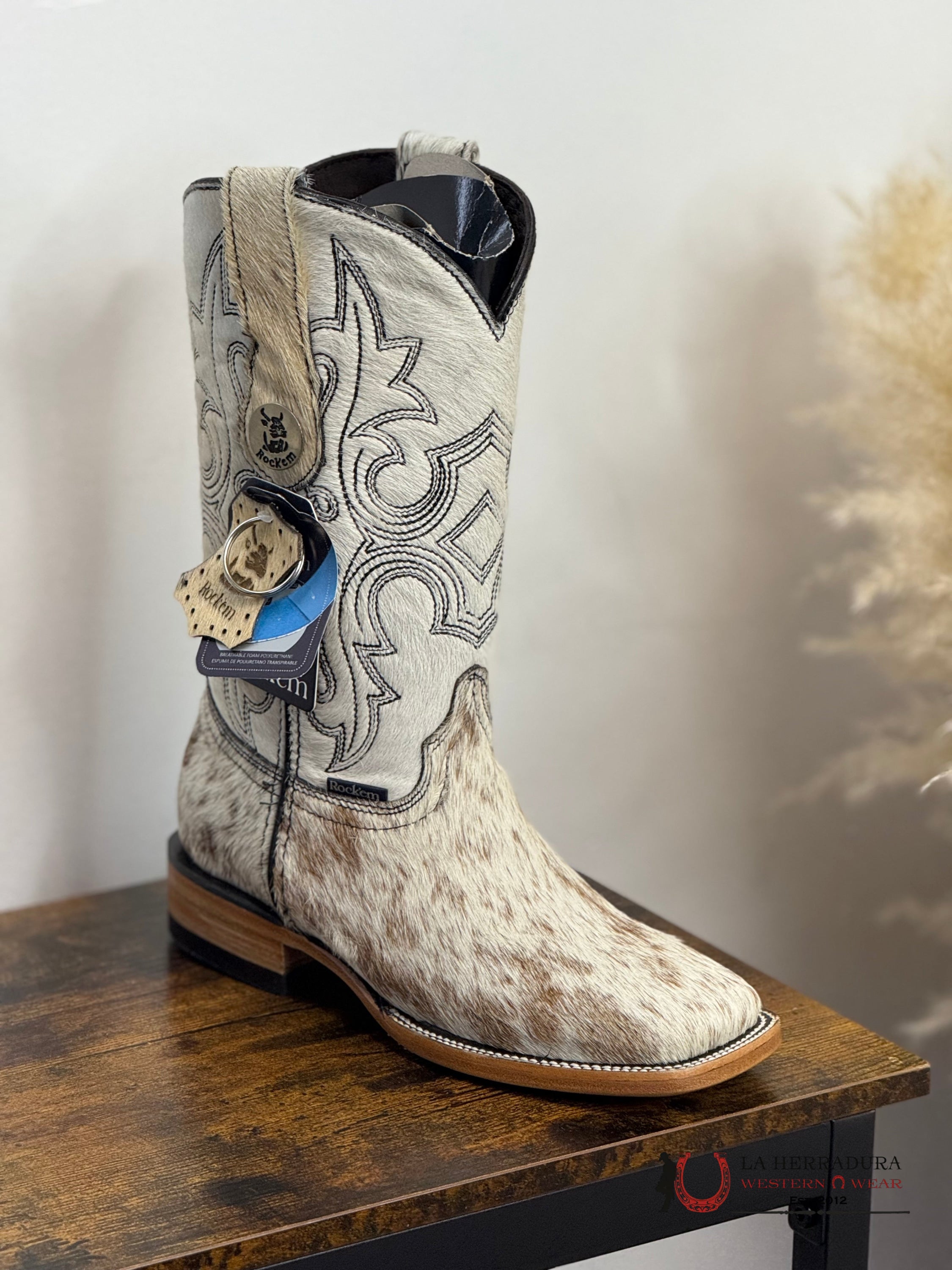 WOMENS KATHERINE BLACK & WHITE COWHIDE TOP BOOT (EVERY PAIR IS UNIQUE) BOTAS MUJERES