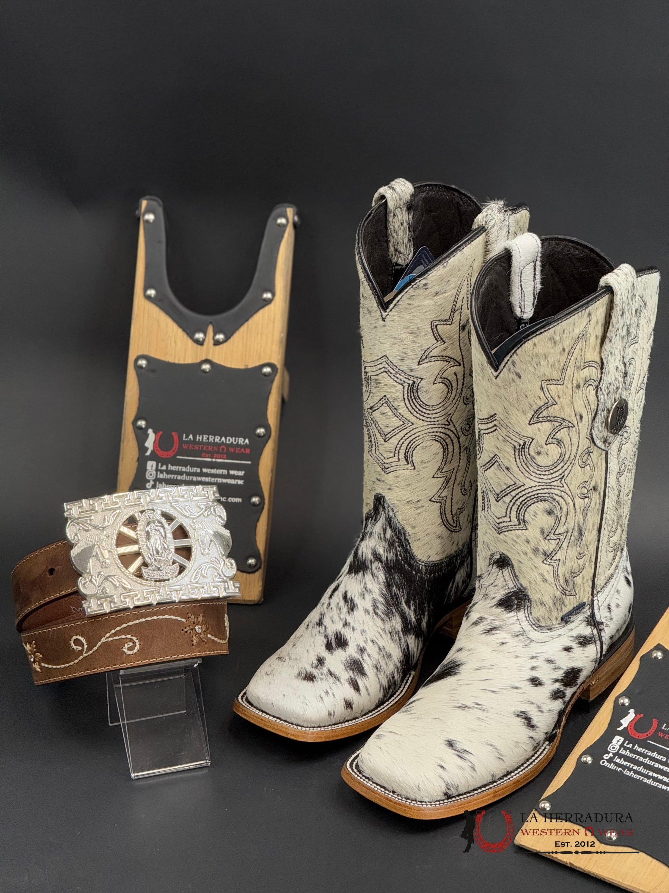 Womens Katherine Black & White Cowhide Top Boot (Every Pair Is Unique) Botas Mujeres