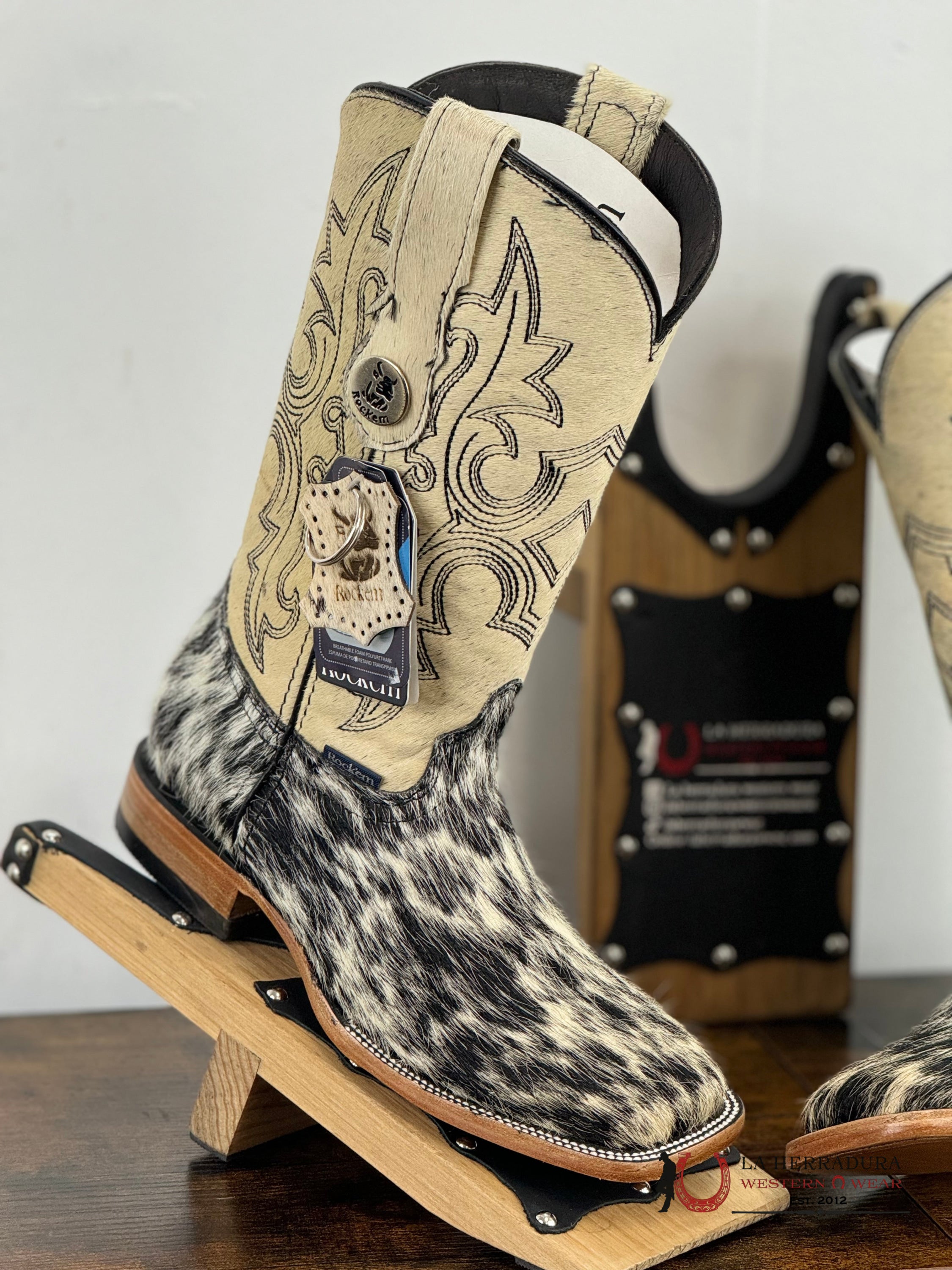 Womens Katherine Black & White Cowhide Top Boot (Every Pair Is Unique) Botas Mujeres