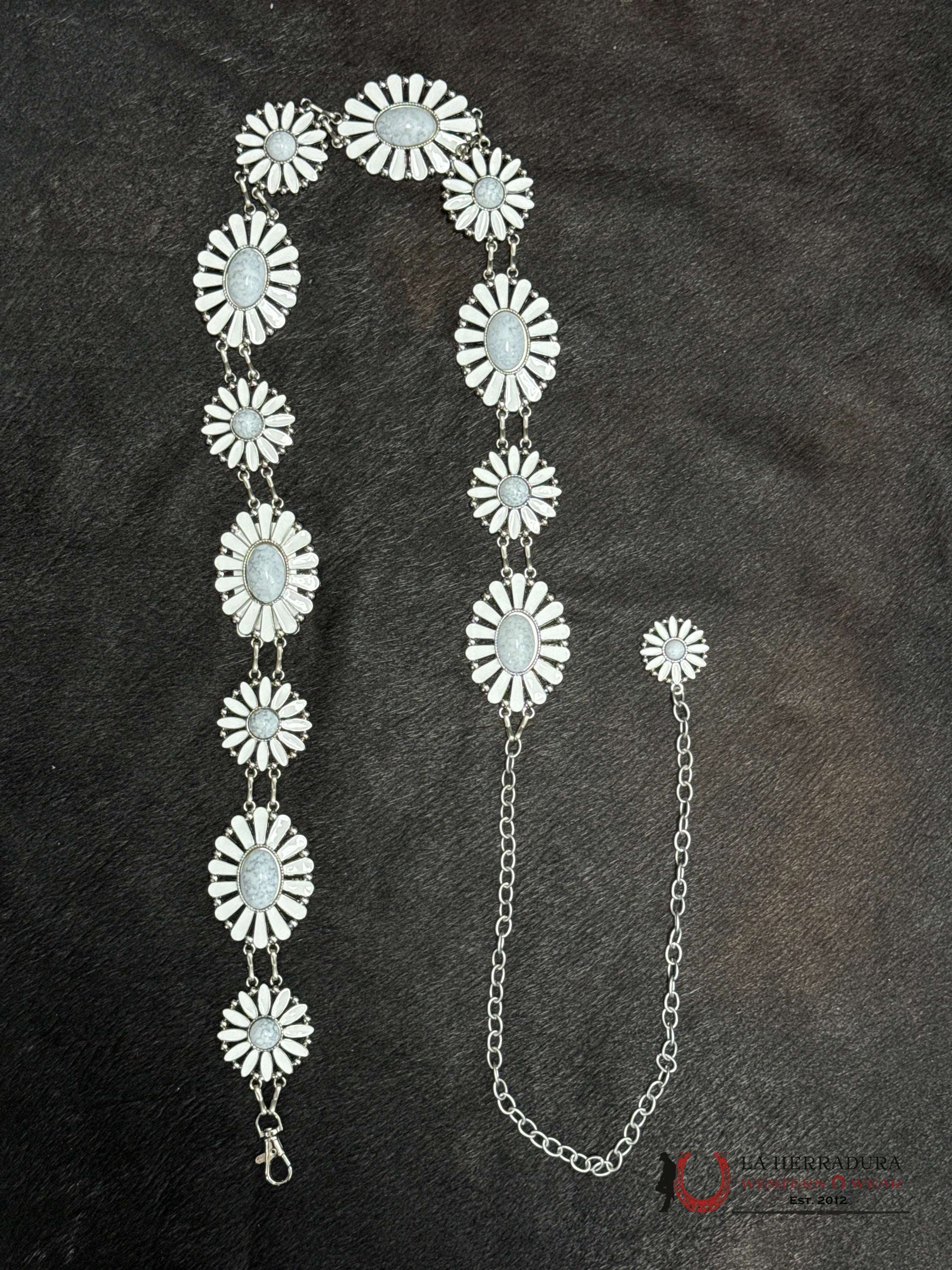 WOMENS WHITE STONE CHAIN BELT WITH FLOWER DESIGN OSFM CINTURONES MUJERES
