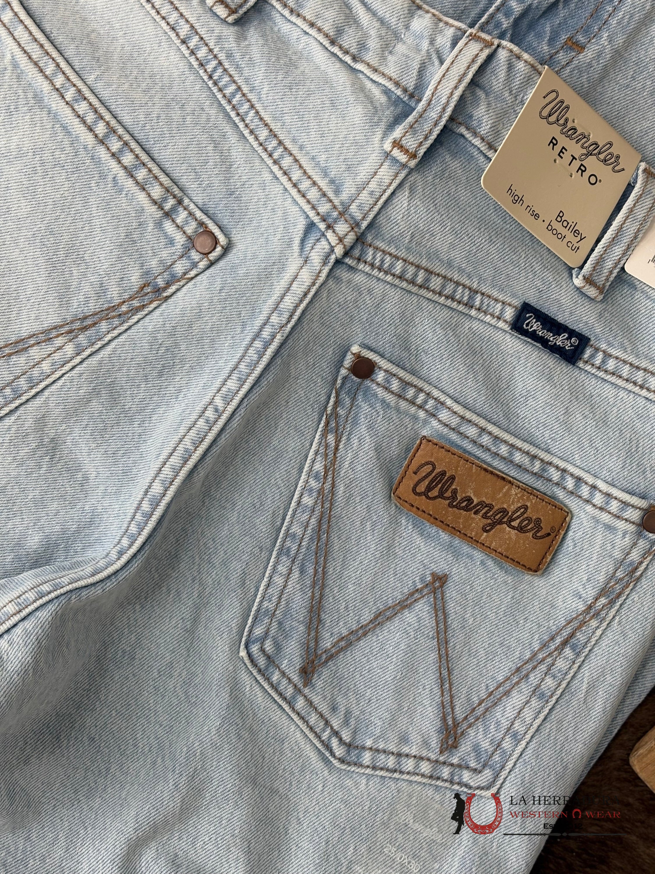 WOMENS WRANGLER BAILEY HIGH RISE BOOTCUT LIGHT WASHED ROPA MUJERES