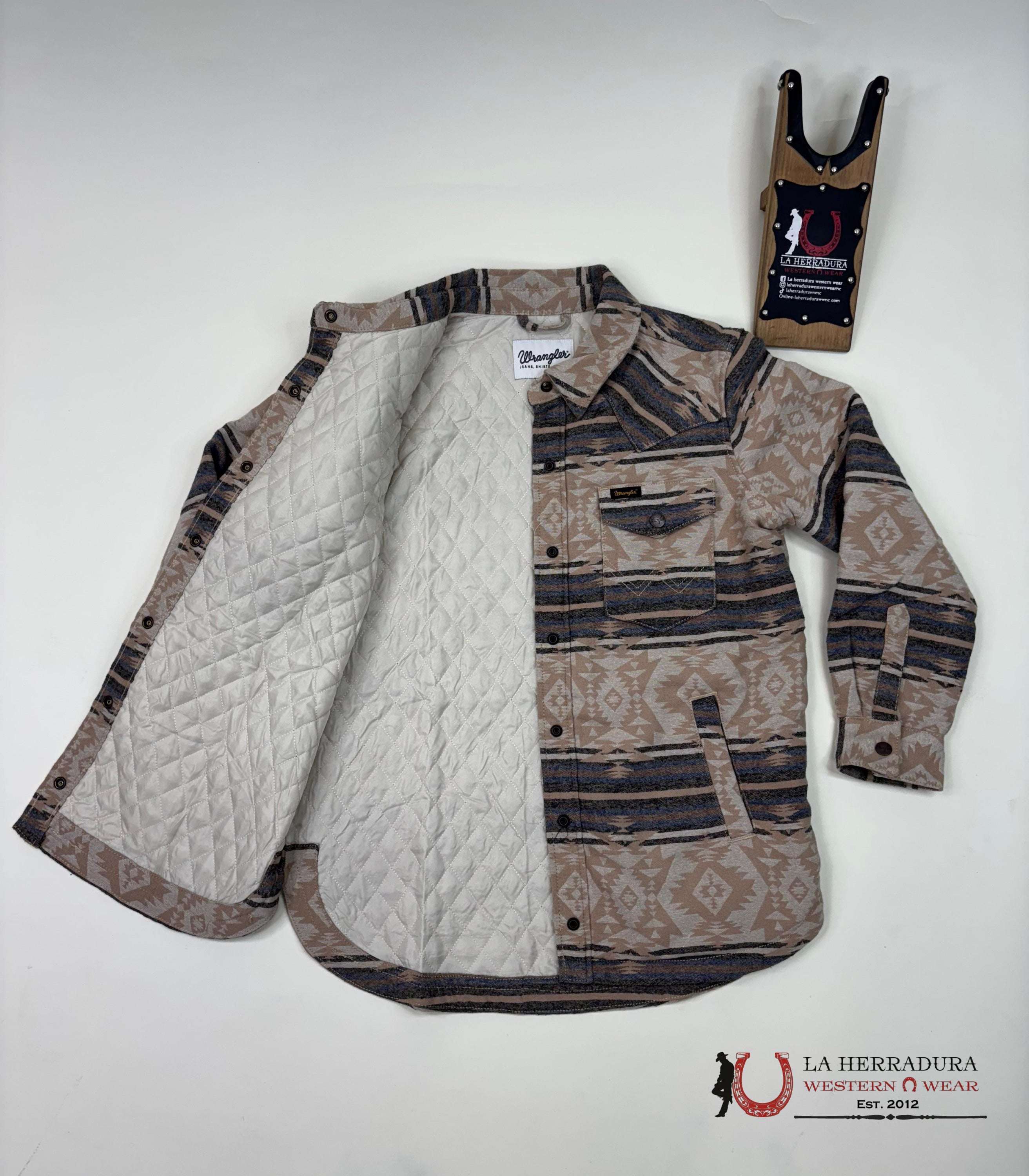 Women’s Wrangler Southwestern Print Shacket In Doe Stripe Ropa Mujeres