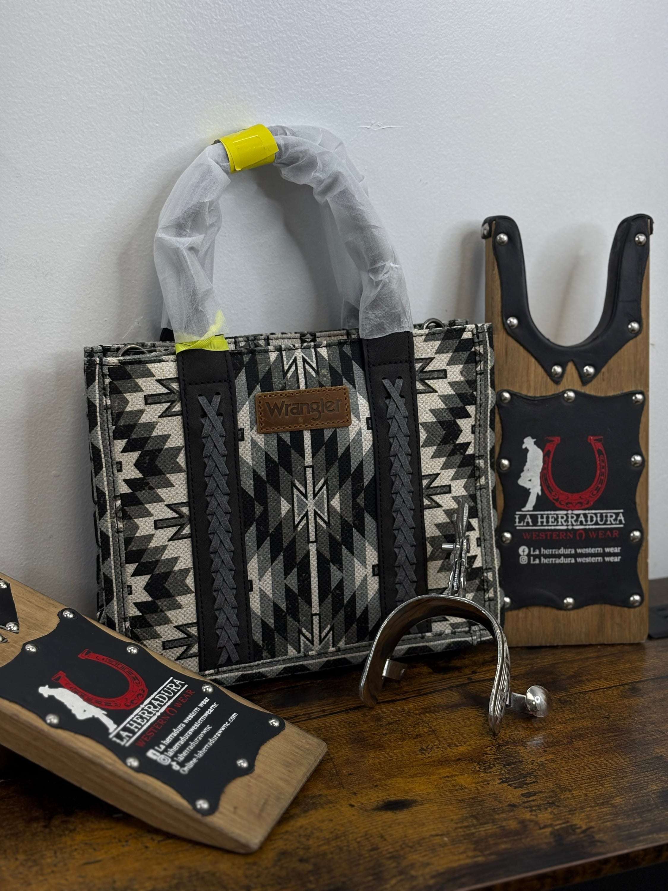 Wrangler Aztec Black Bag Ropa Mujeres