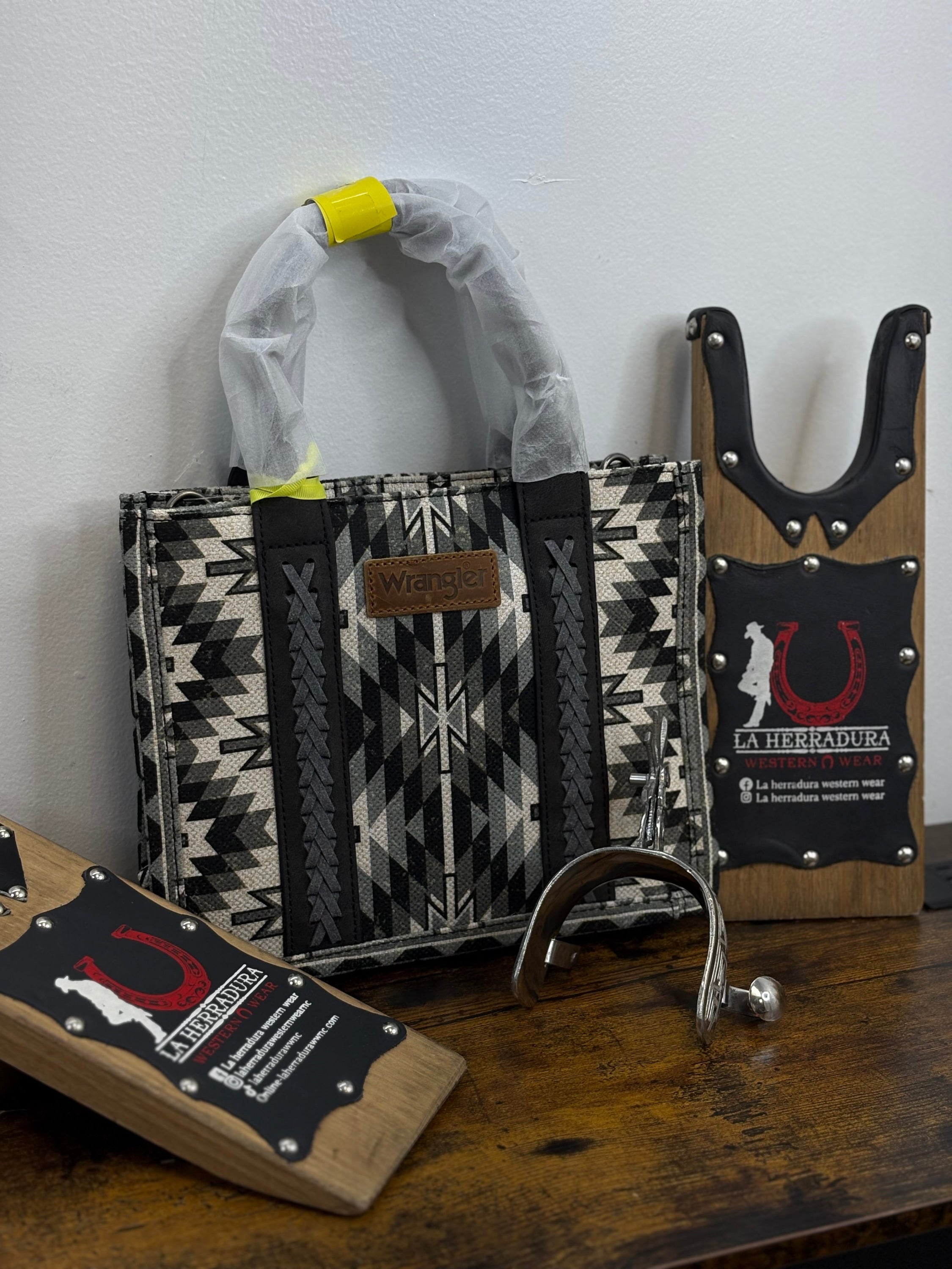 Wrangler Aztec Black Bag Ropa Mujeres