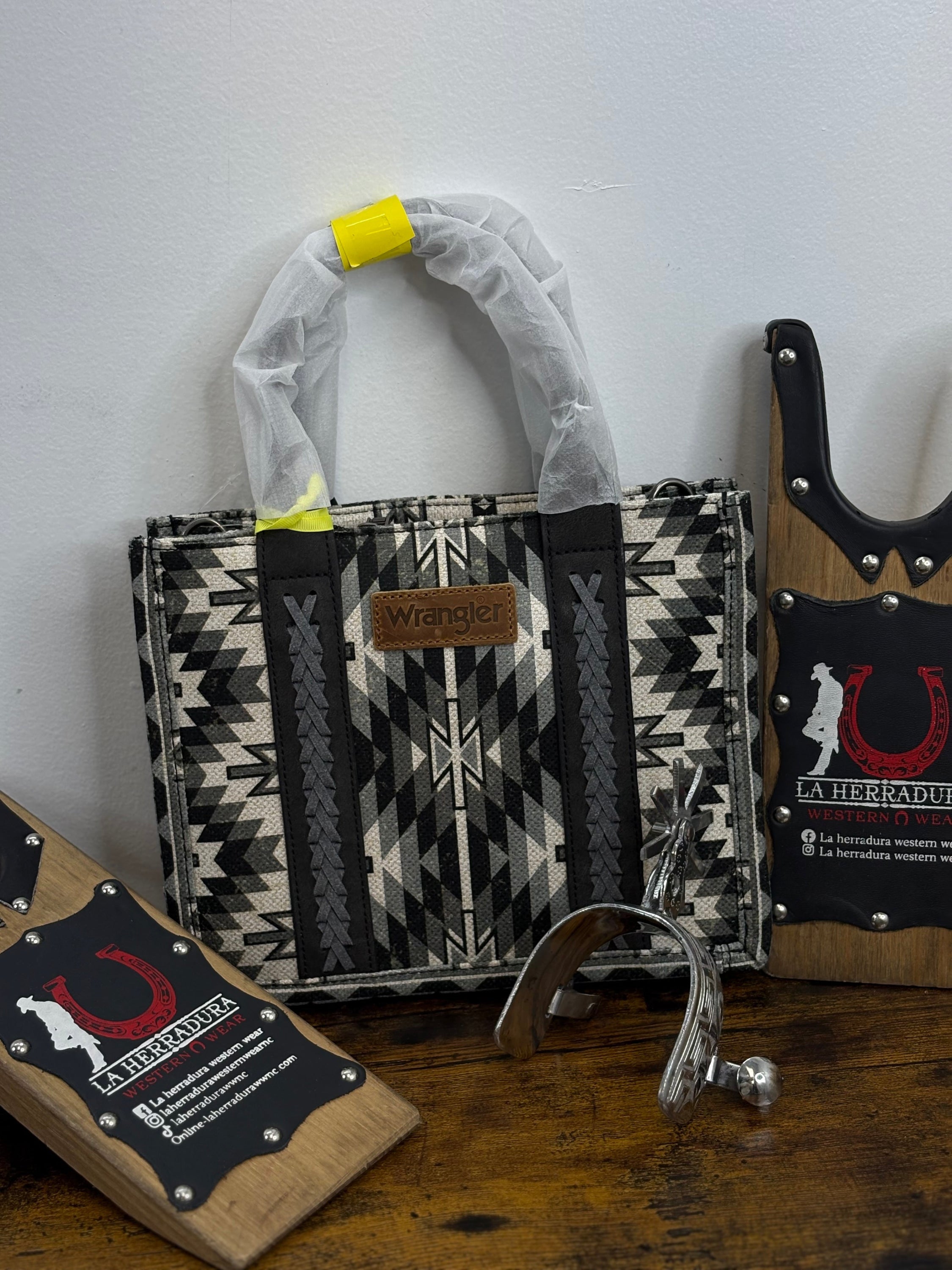 Wrangler Aztec Black Bag Ropa Mujeres