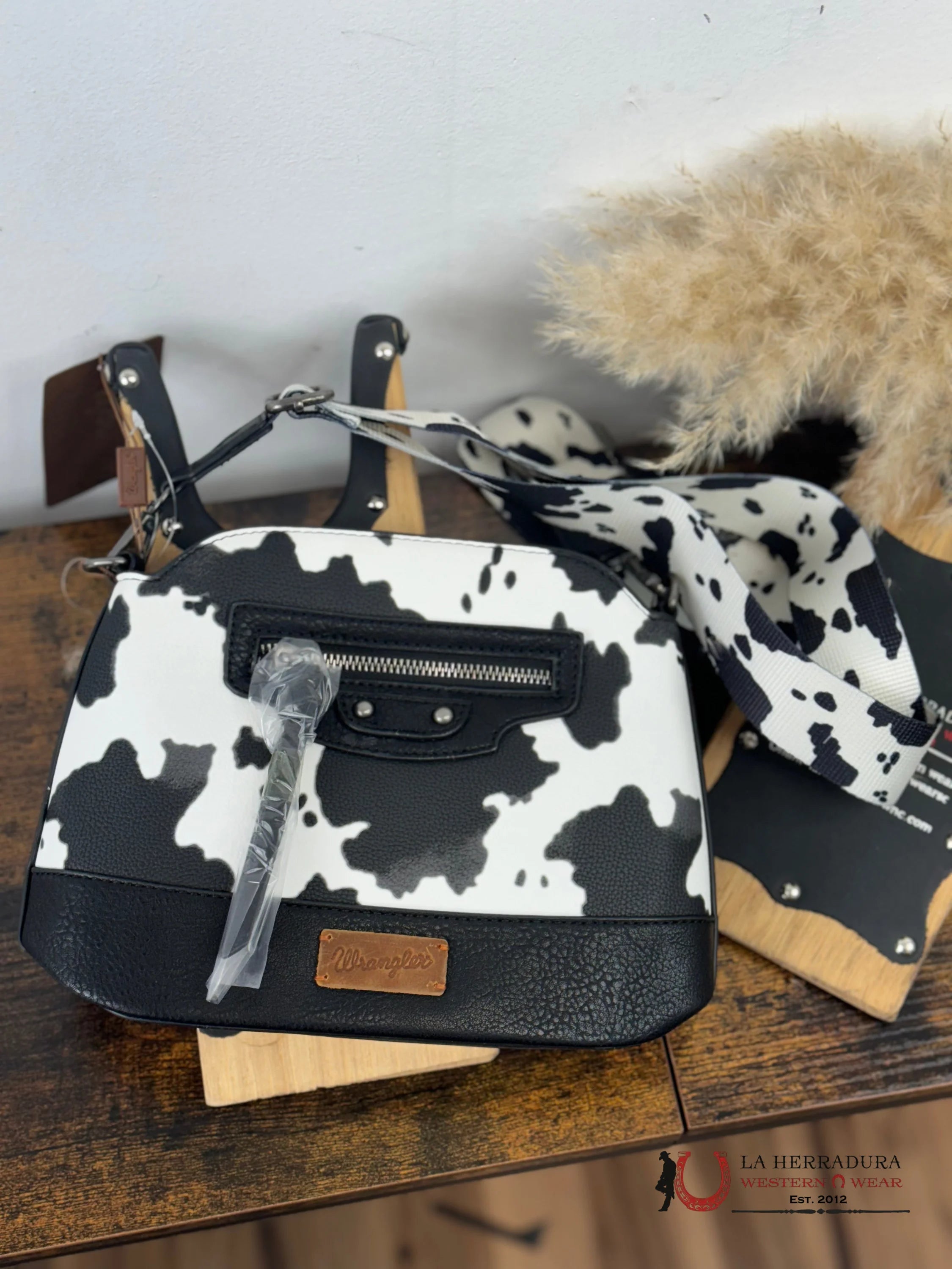 Wrangler Black Cow Print Crossbody Medium Ropa Mujeres
